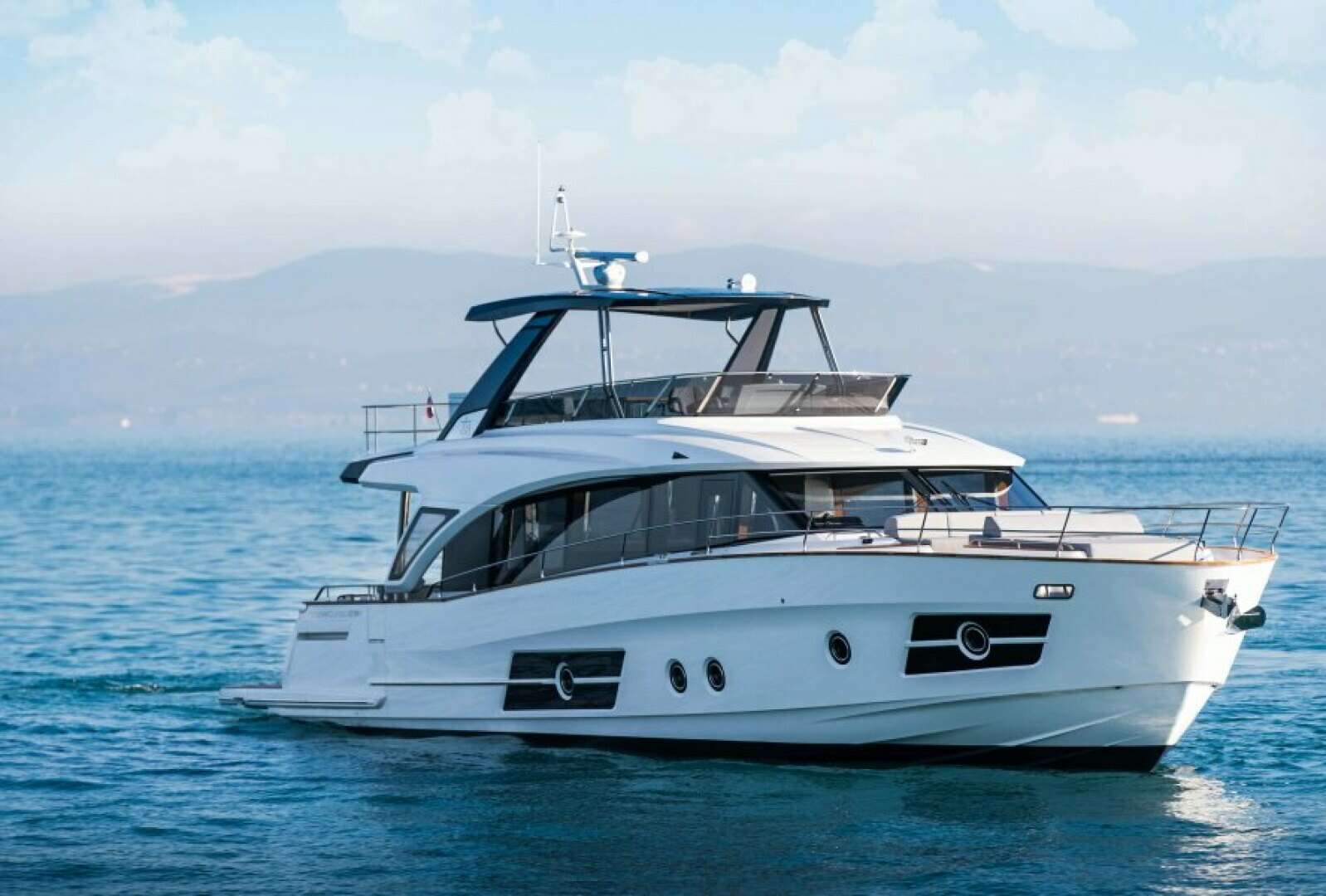 2021 Greenline OceanClass 68 Fly - Image 2