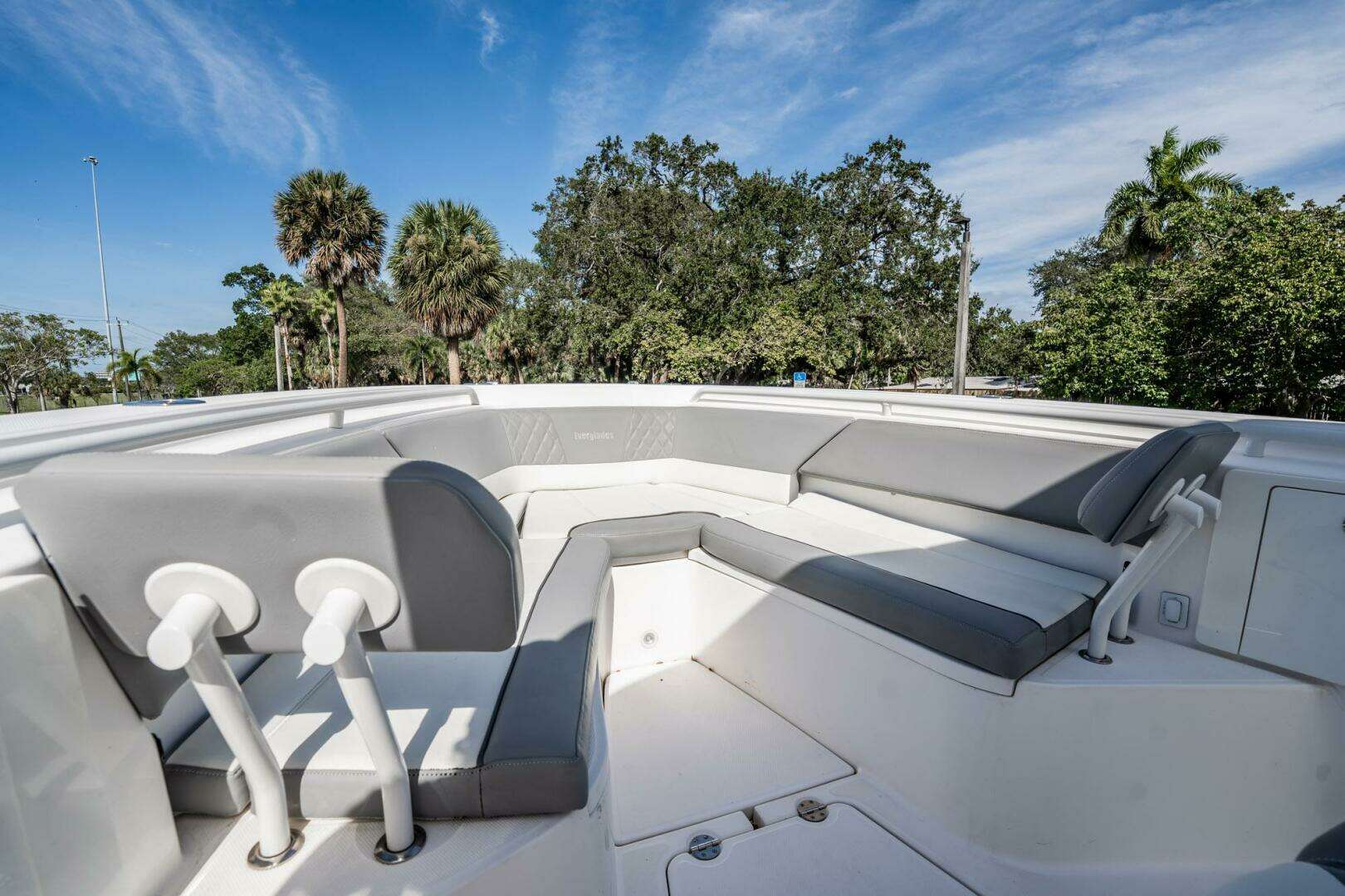 2021 Everglades 335 Center Console - Image 10