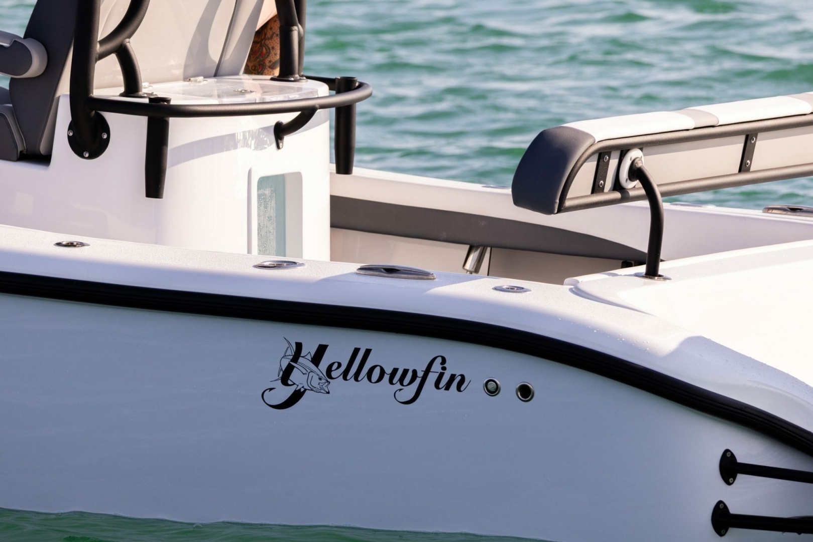 2027 Yellowfin 26 Hybrid - Image 2