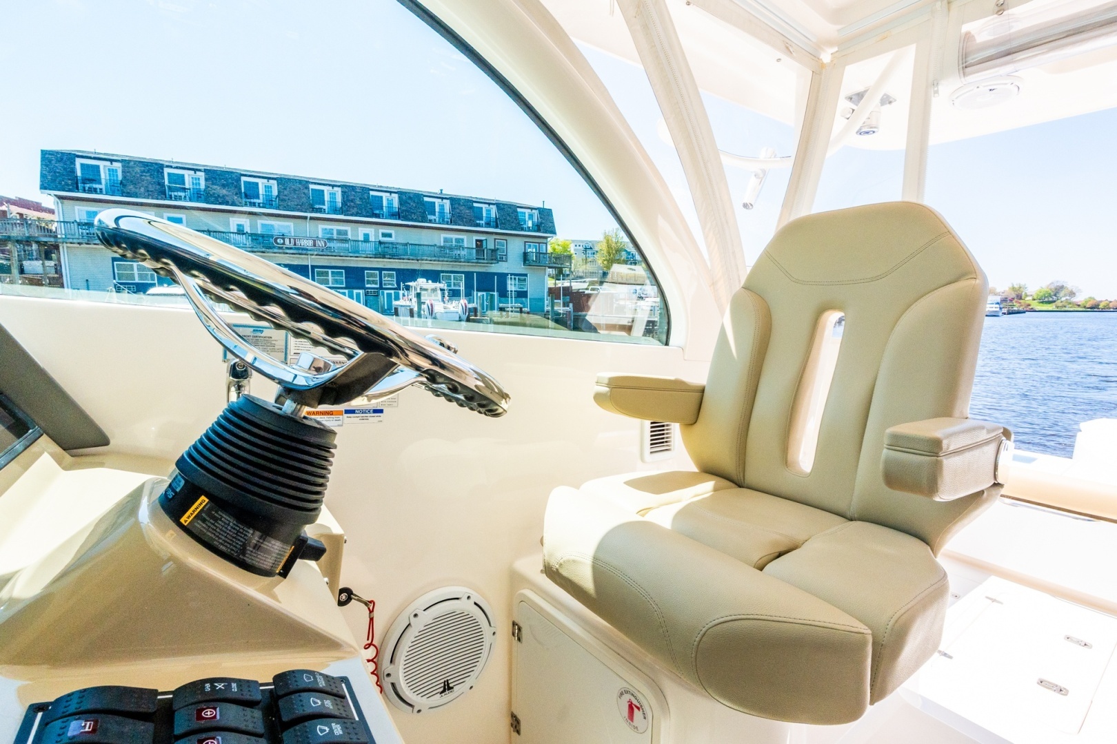 2016 Pursuit OS 385 Offshore - Image 11