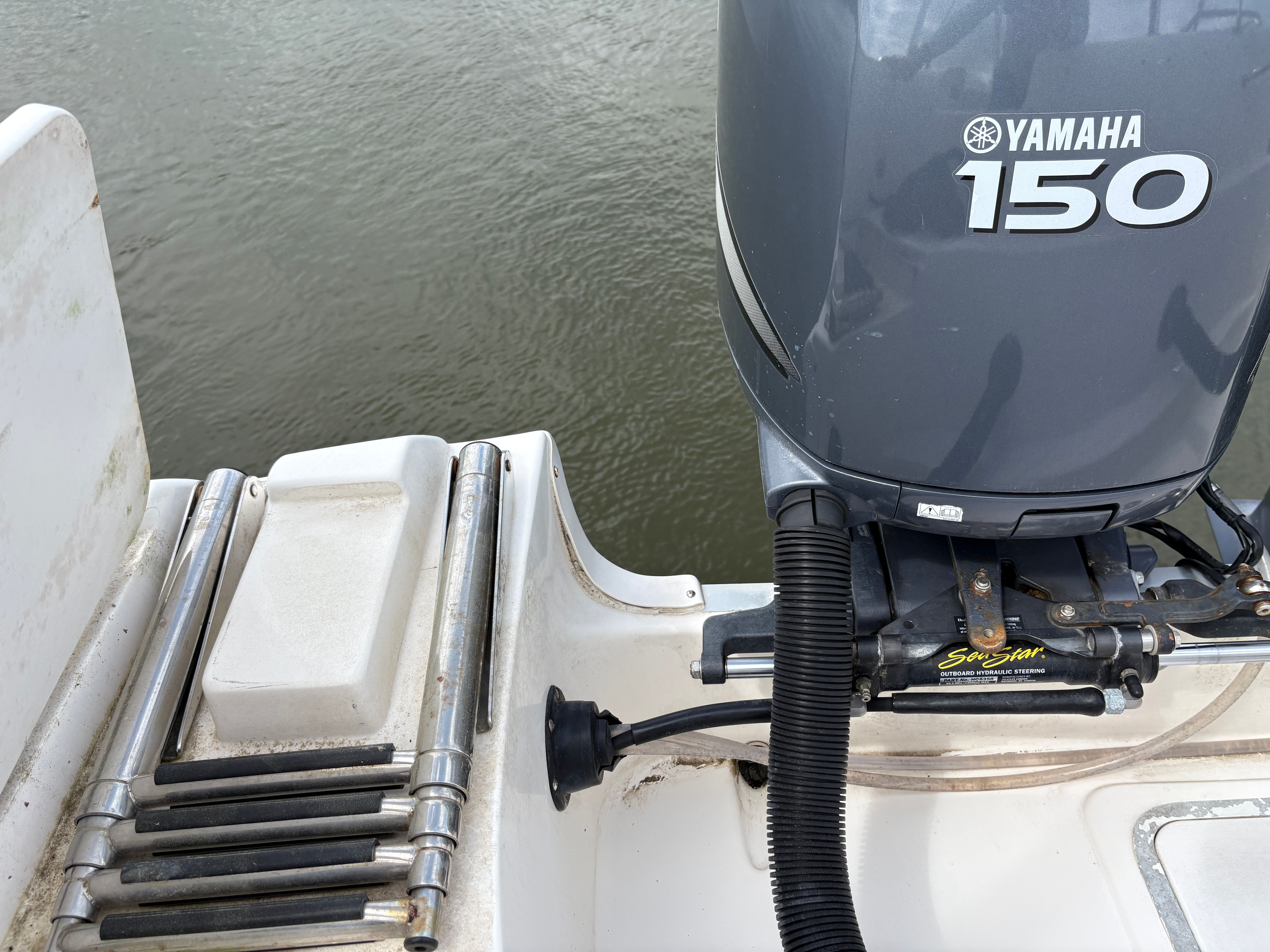Yamaha 150 outboard motor on 2009 Hurricane SUN DECK 260.