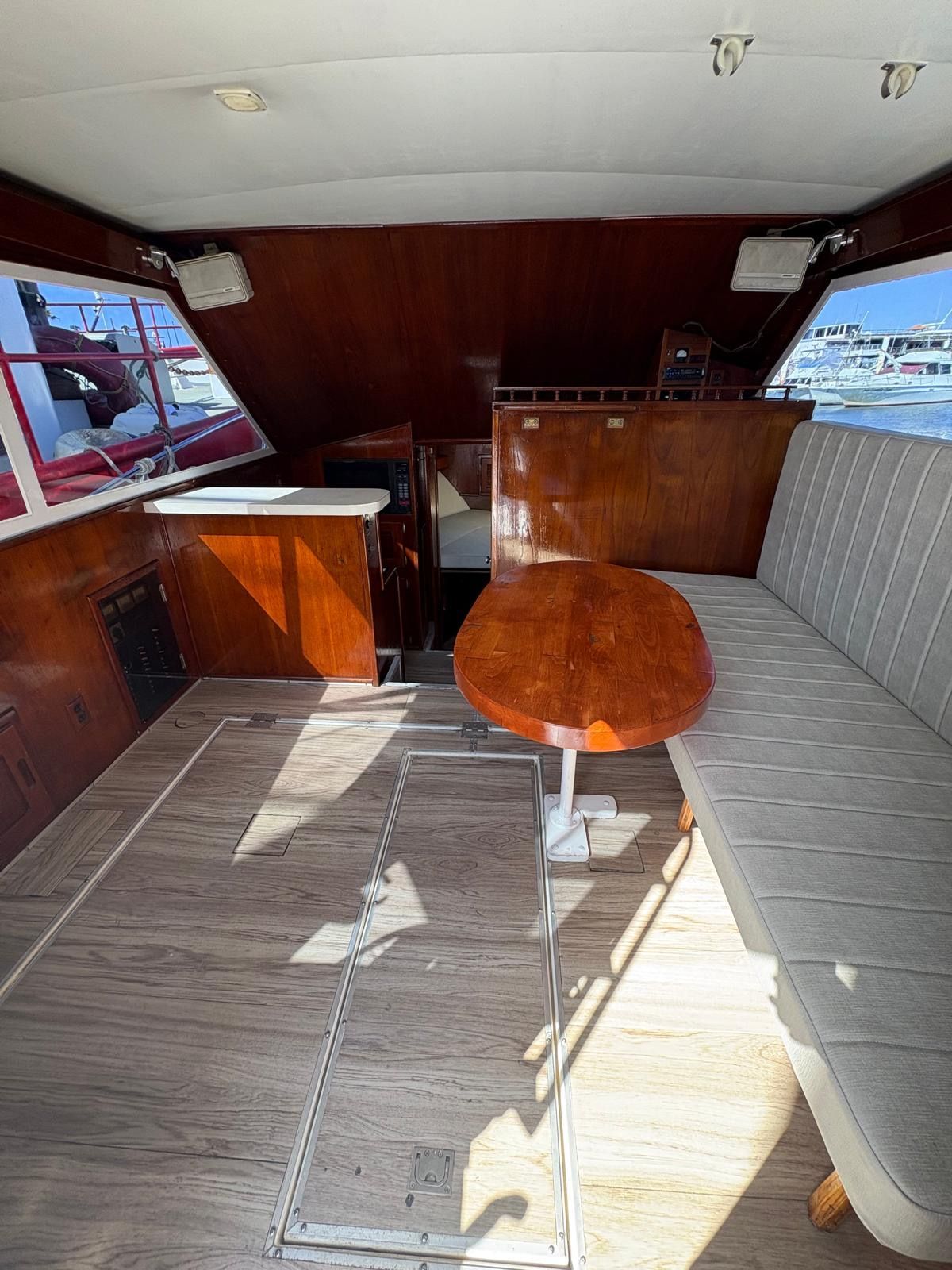 1988 Albemarle 325 Convertible - 12