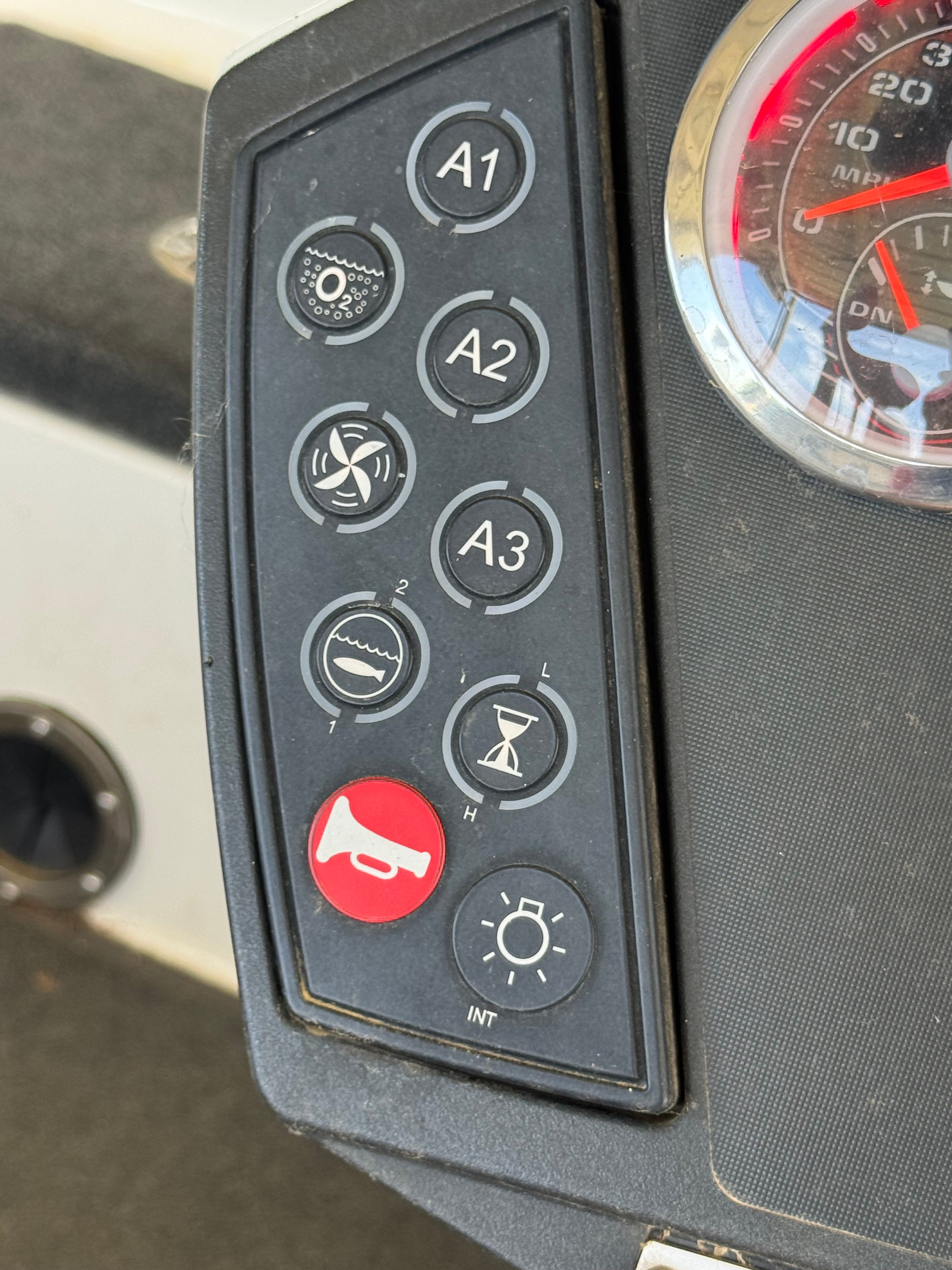 Control panel of a 2015 Ranger Z521 Comanche boat.