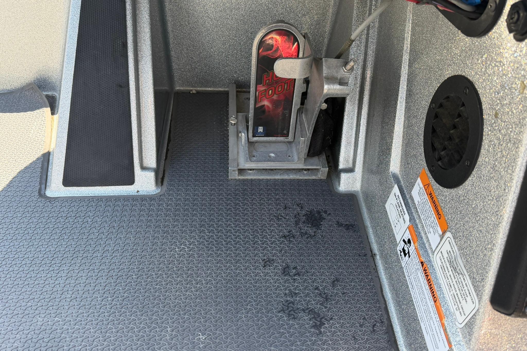 2023 Ranger Z521R boat foot pedal and interior details.