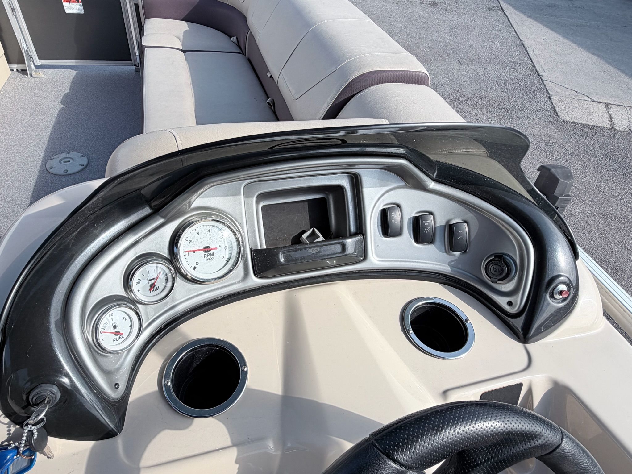 2018 Sun Tracker Party Barge 20 DLX - 6