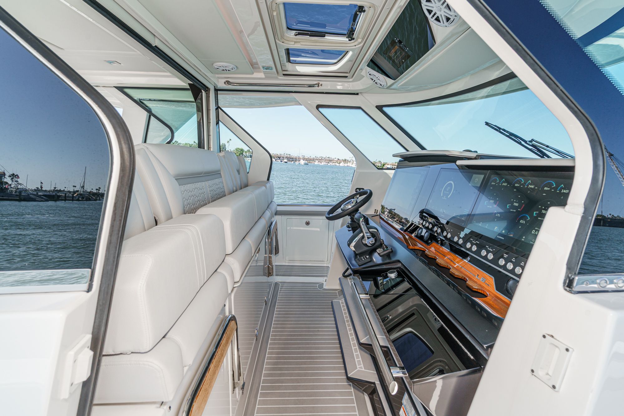 2023 Tiara Yachts 48 LS - 37