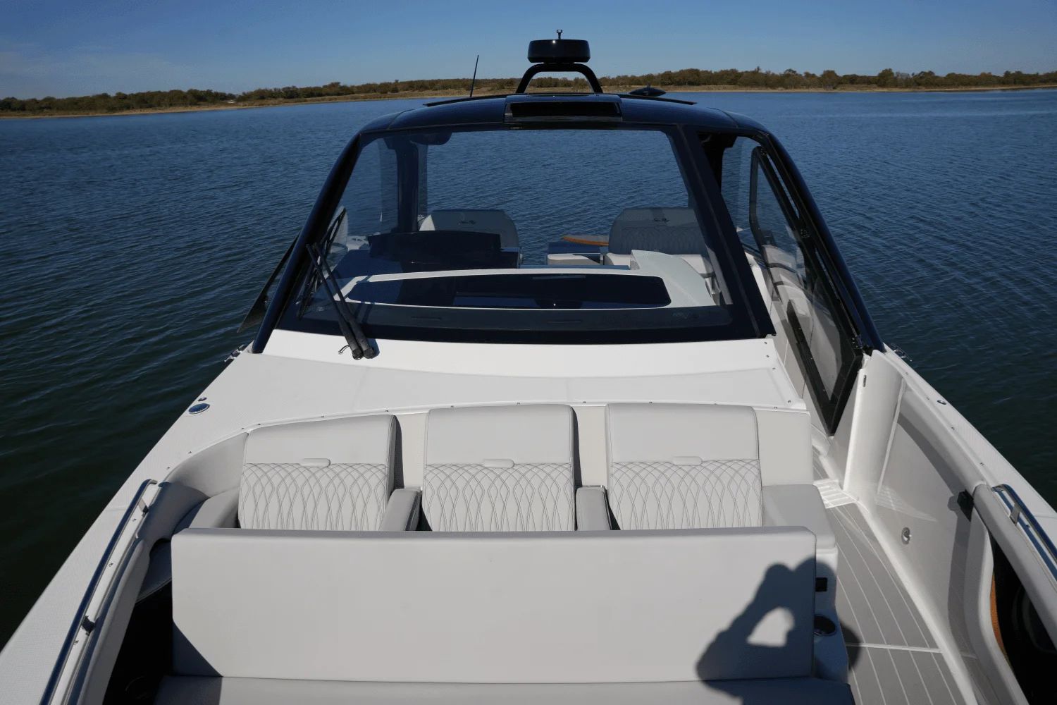 2025 Sea Ray Sundancer 370 - 31