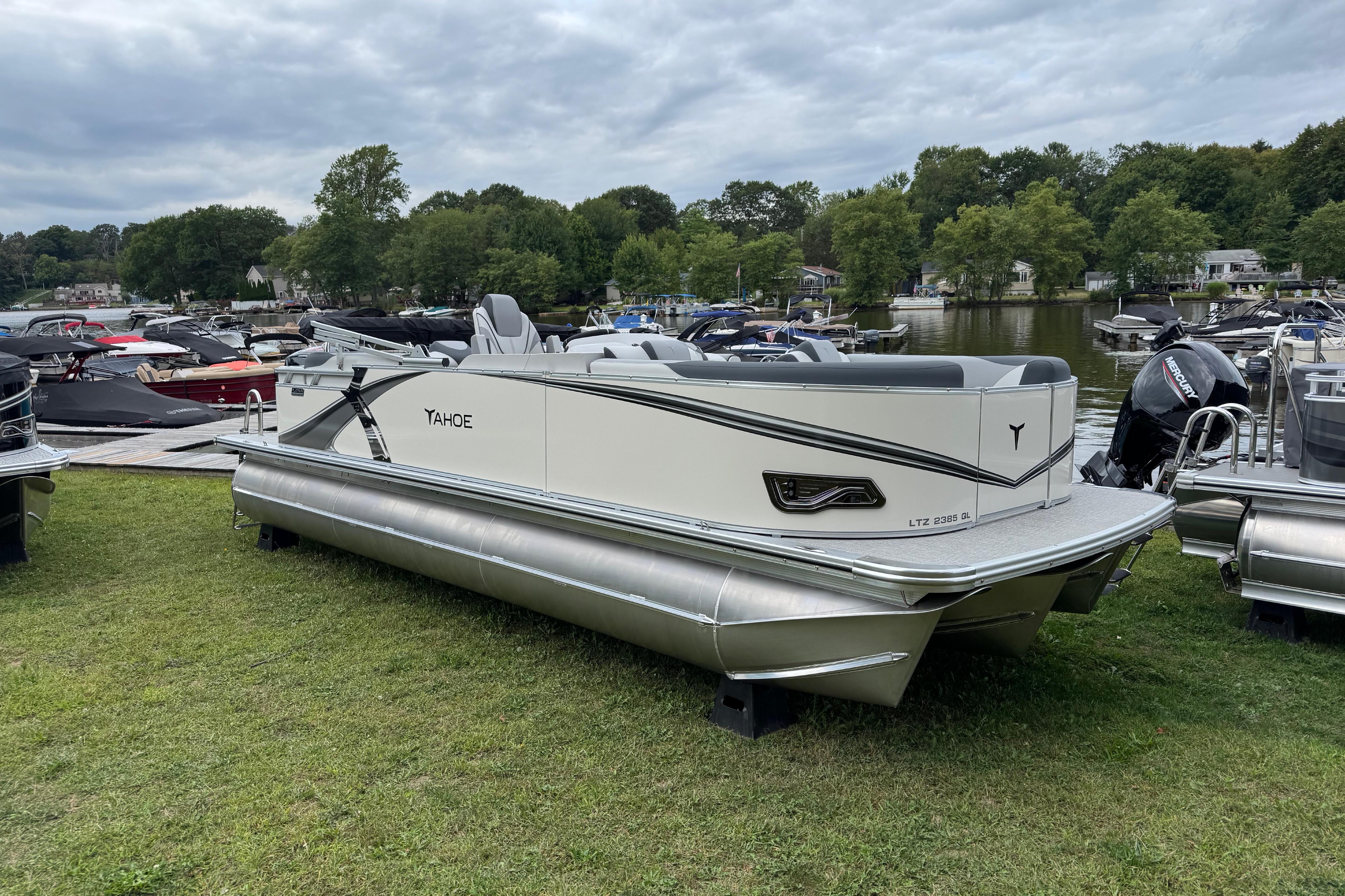 2026 Tahoe Pontoon LTZ Quad Lounger 23