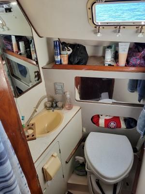 1983 Hunter 31 - 5