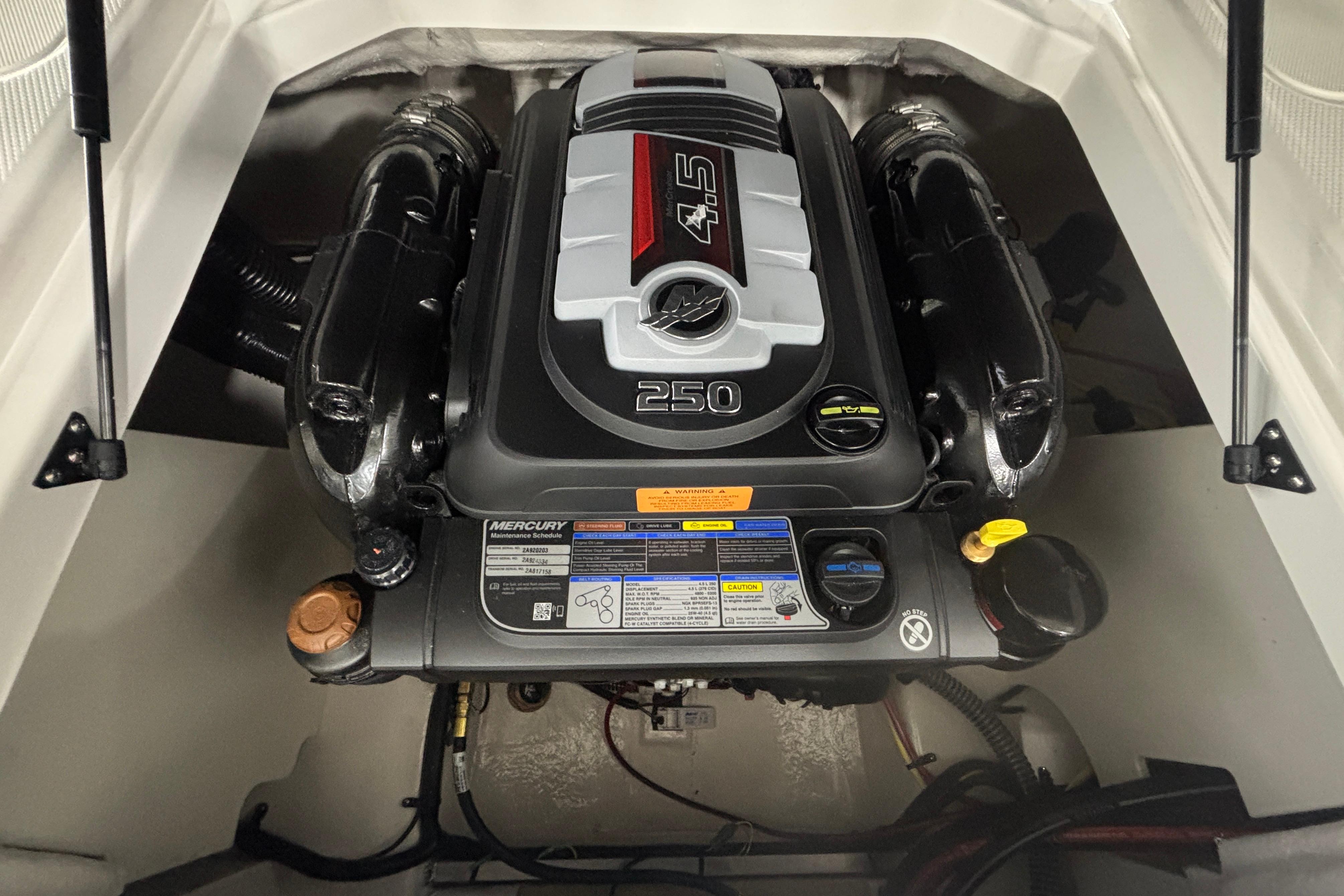 2026 Chaparral 21 SSi engine with 250 horsepower.