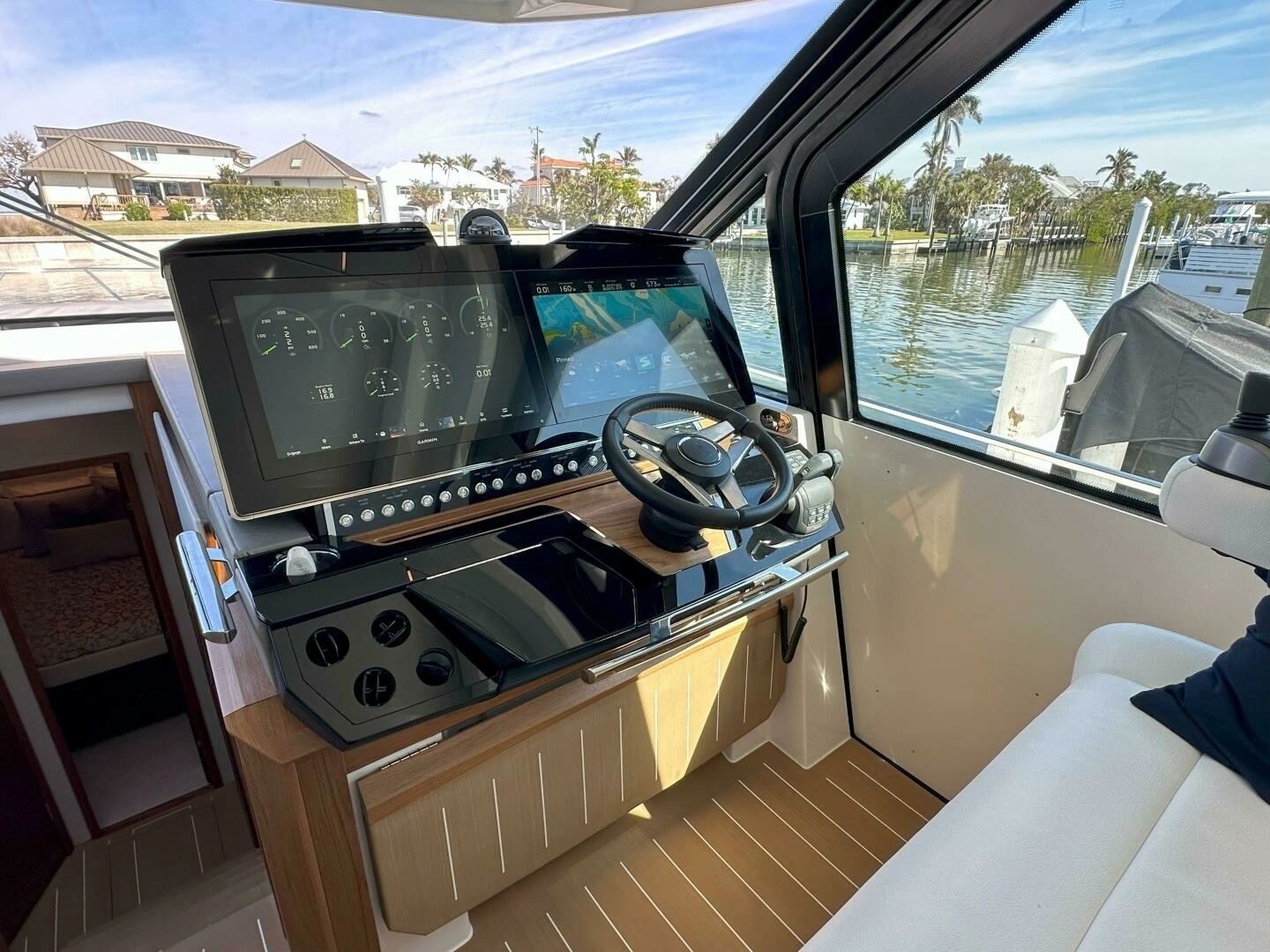 2025 Tiara Yachts EX 60 - Image 2