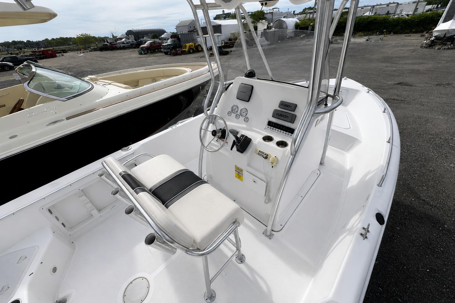 2008 PROLINE 20 Sport boat interior with steering console and seating.