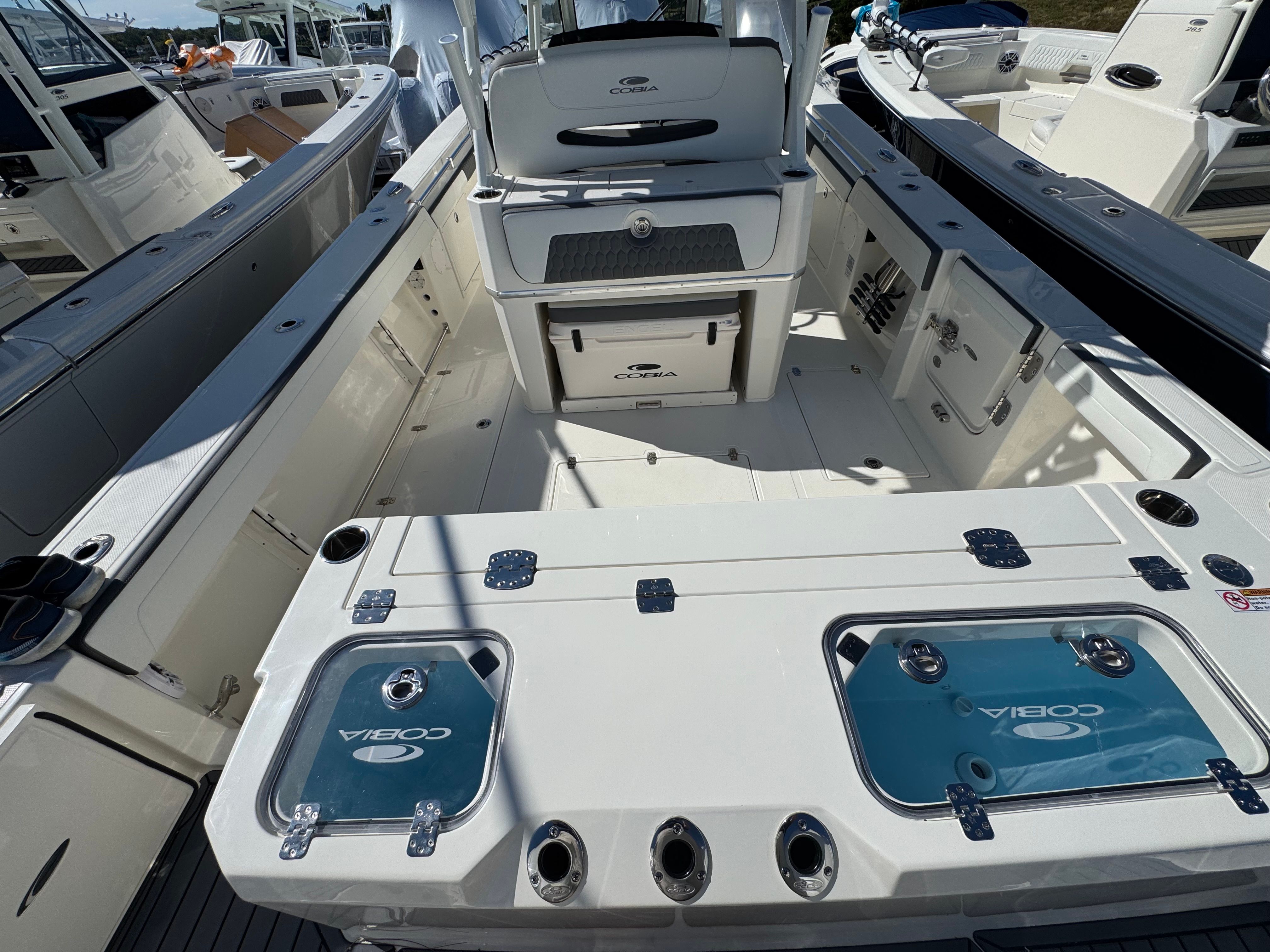 2026 COBIA 305 CC - Image 28