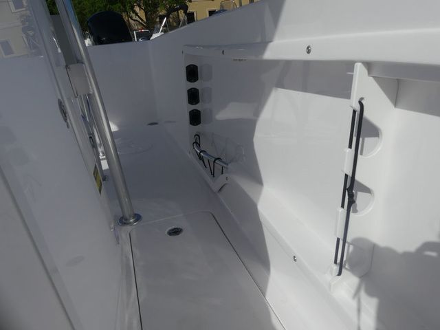 2026 Twin Vee 240 STX - 12