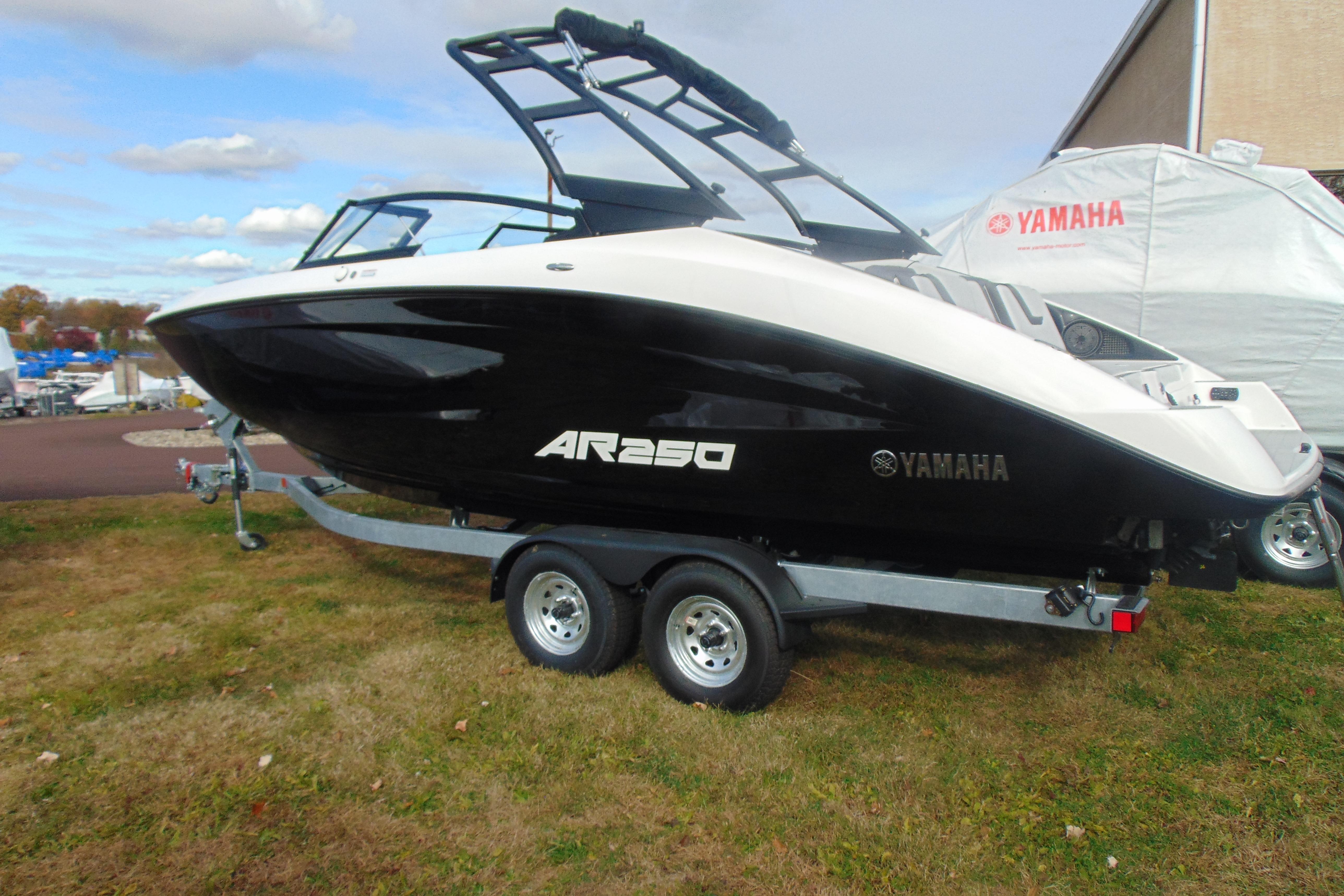 2026 Yamaha Boats AR250