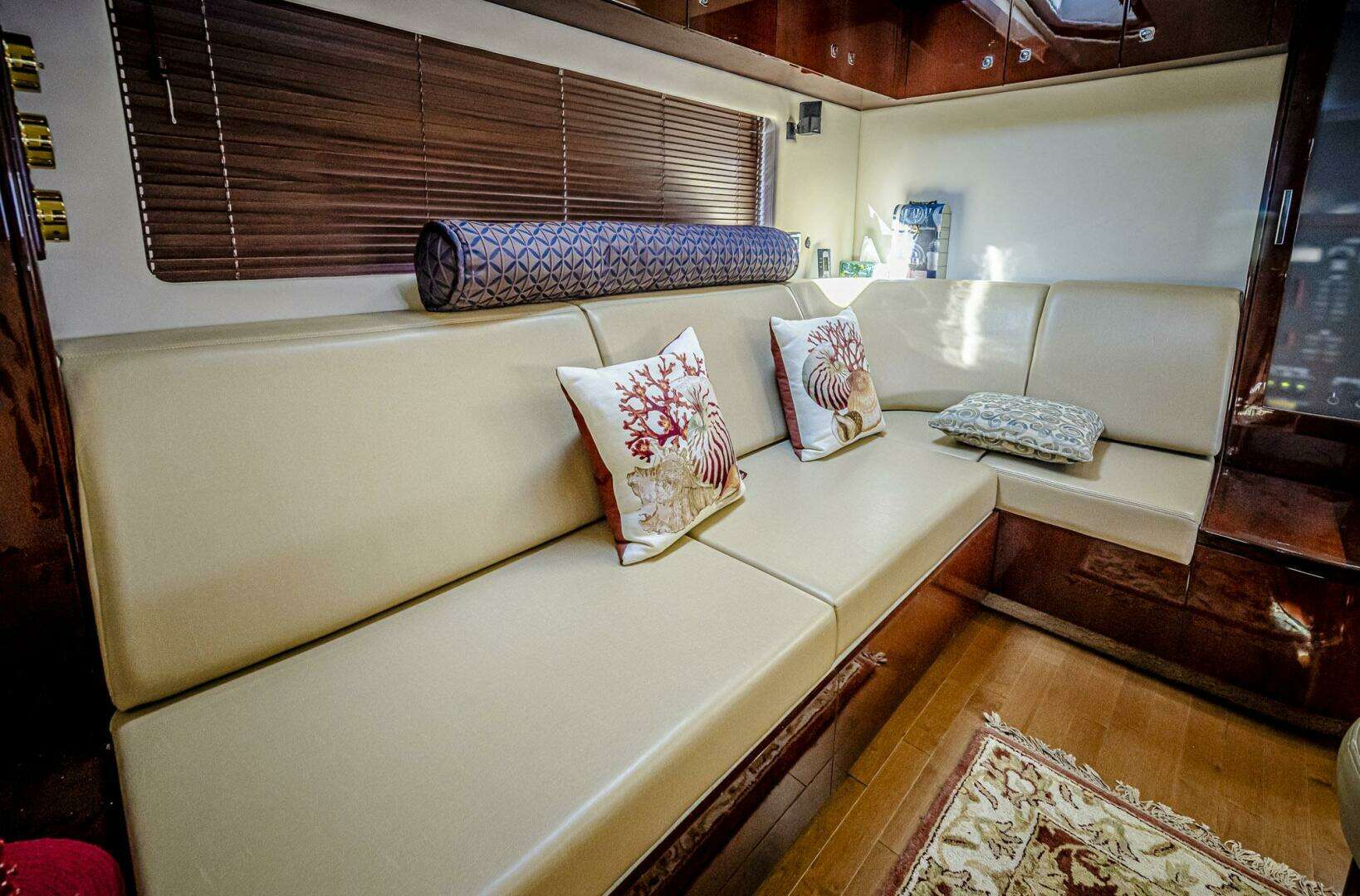 2011 Sea Ray 580 Sundancer - Image 25