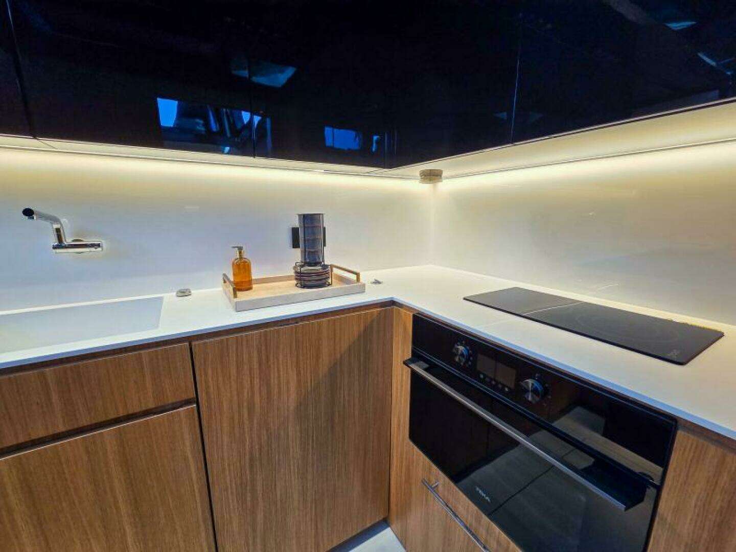 2026 De Antonio Yachts D60 - Image 38