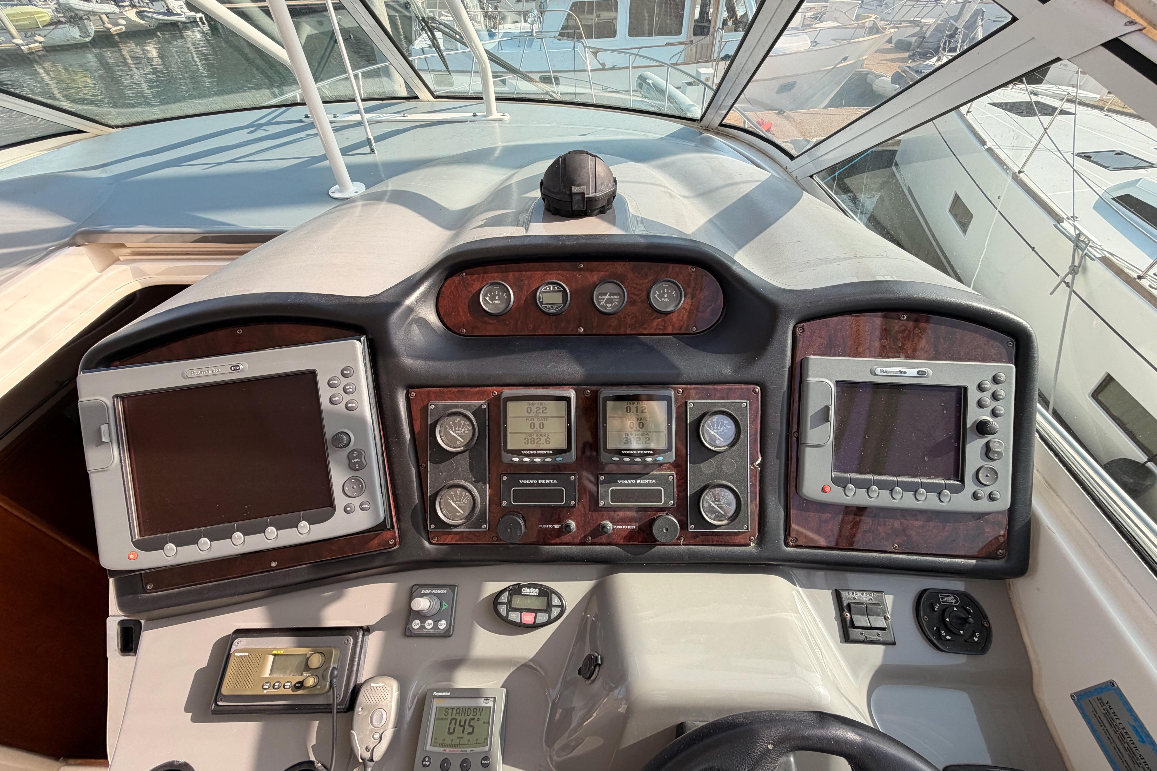 Dashboard of a 2005 Cruisers Yachts 405 Express Motoryacht with navigation equipment.