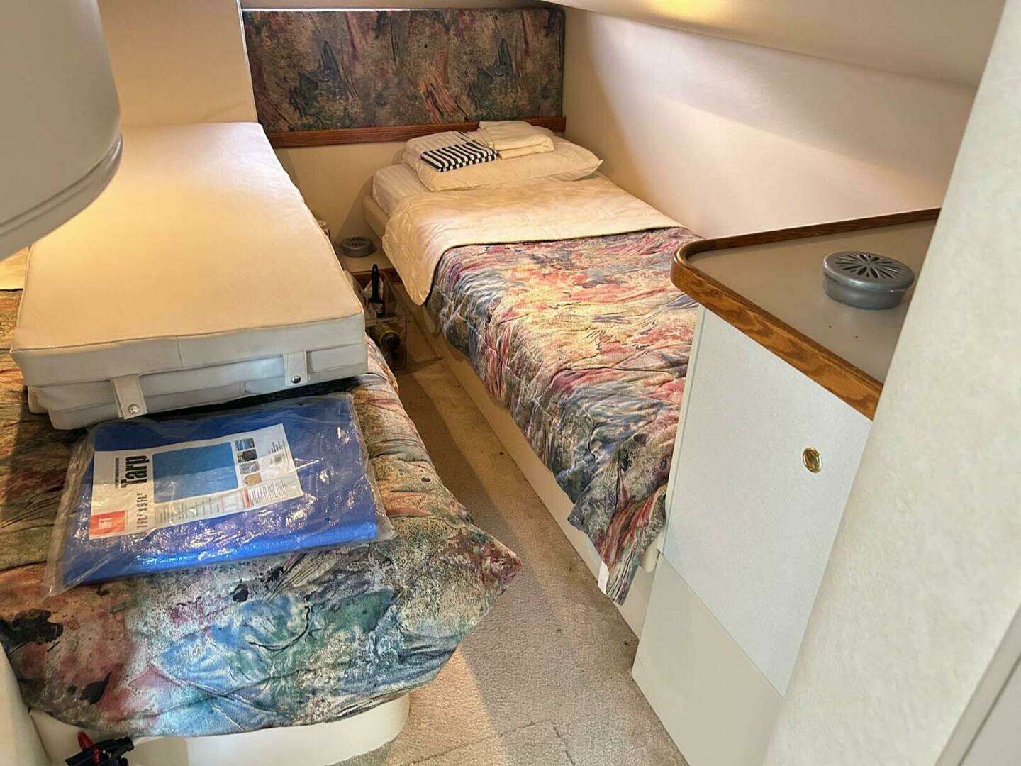 1997 Cruisers Yachts 4270 Esprit - Image 13