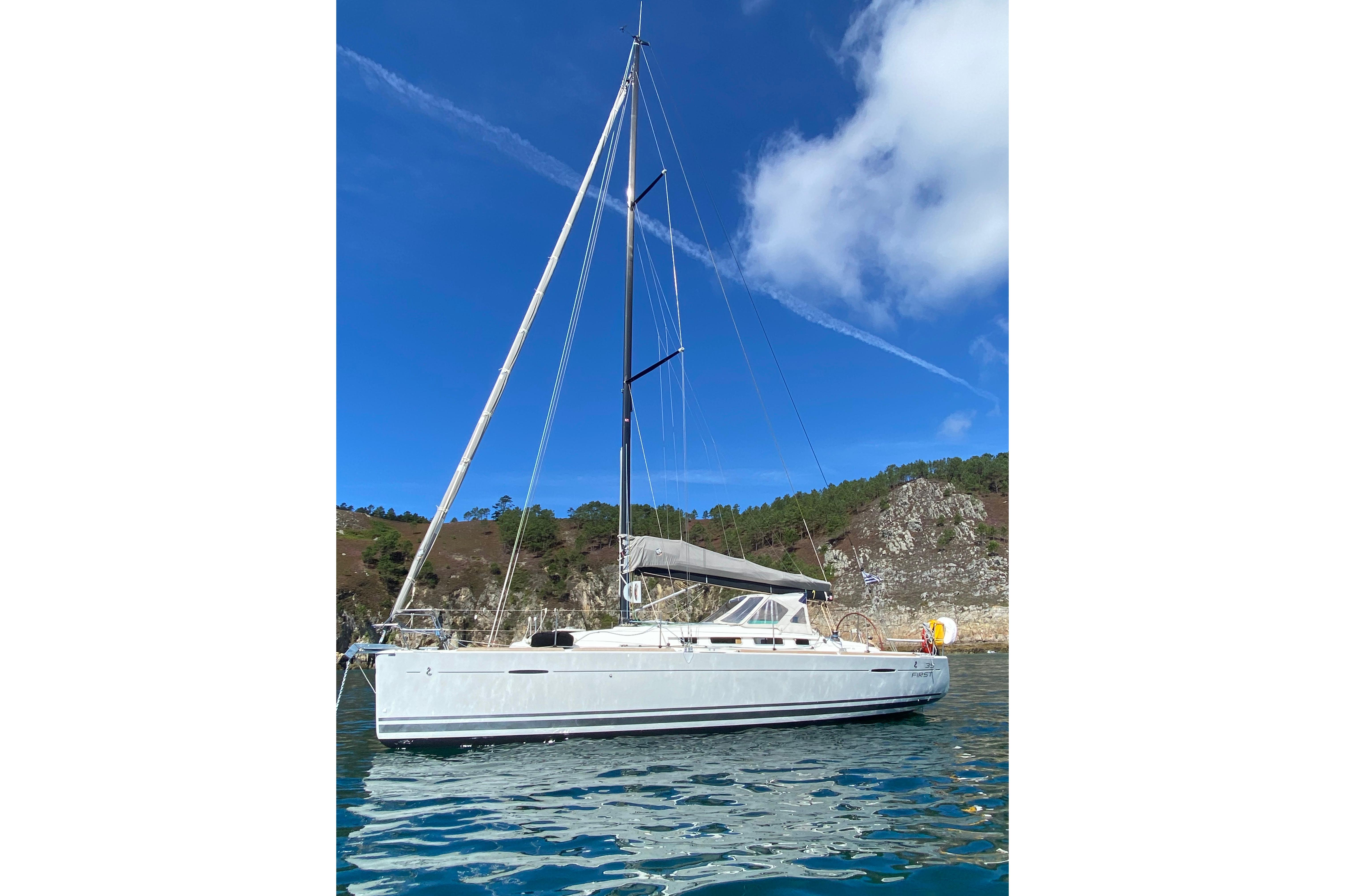 2011 Beneteau First 35