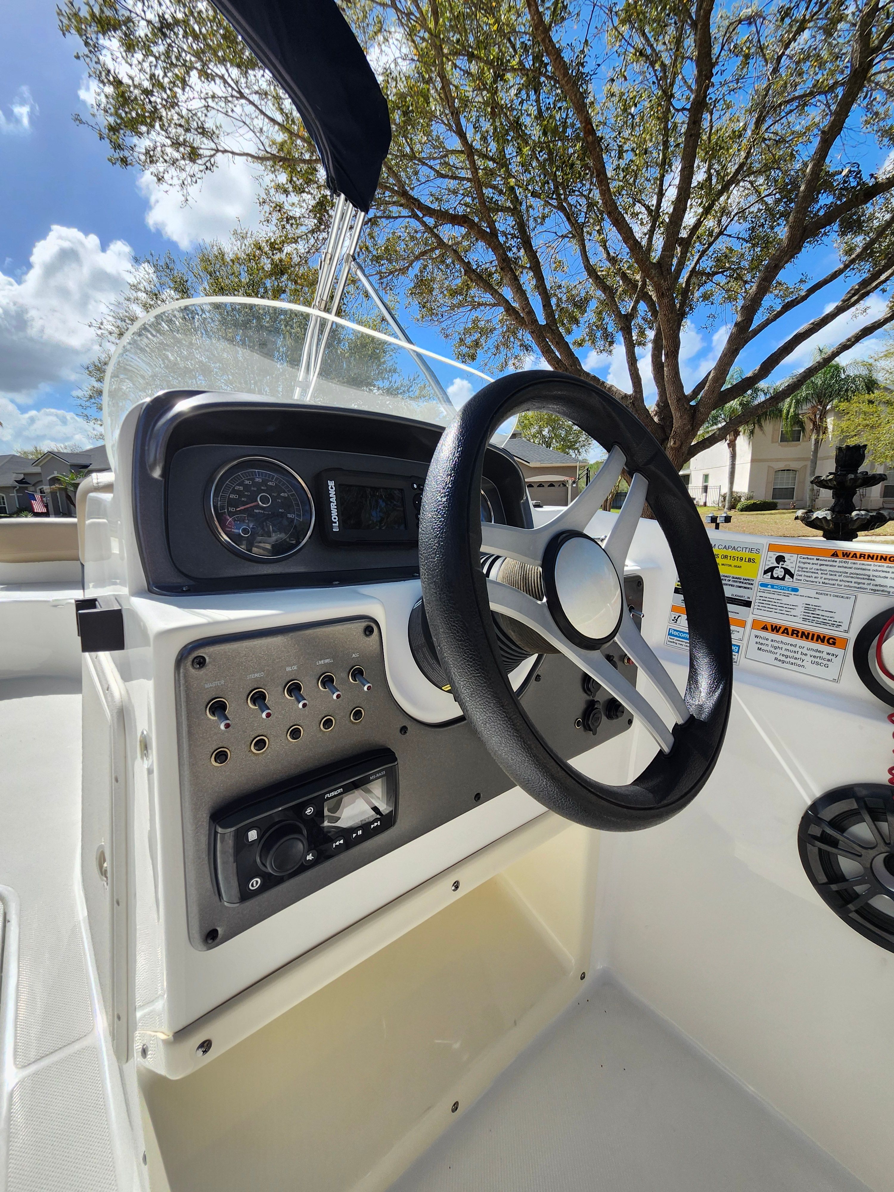 2021 Hurricane SunDeck 201 OB - 12