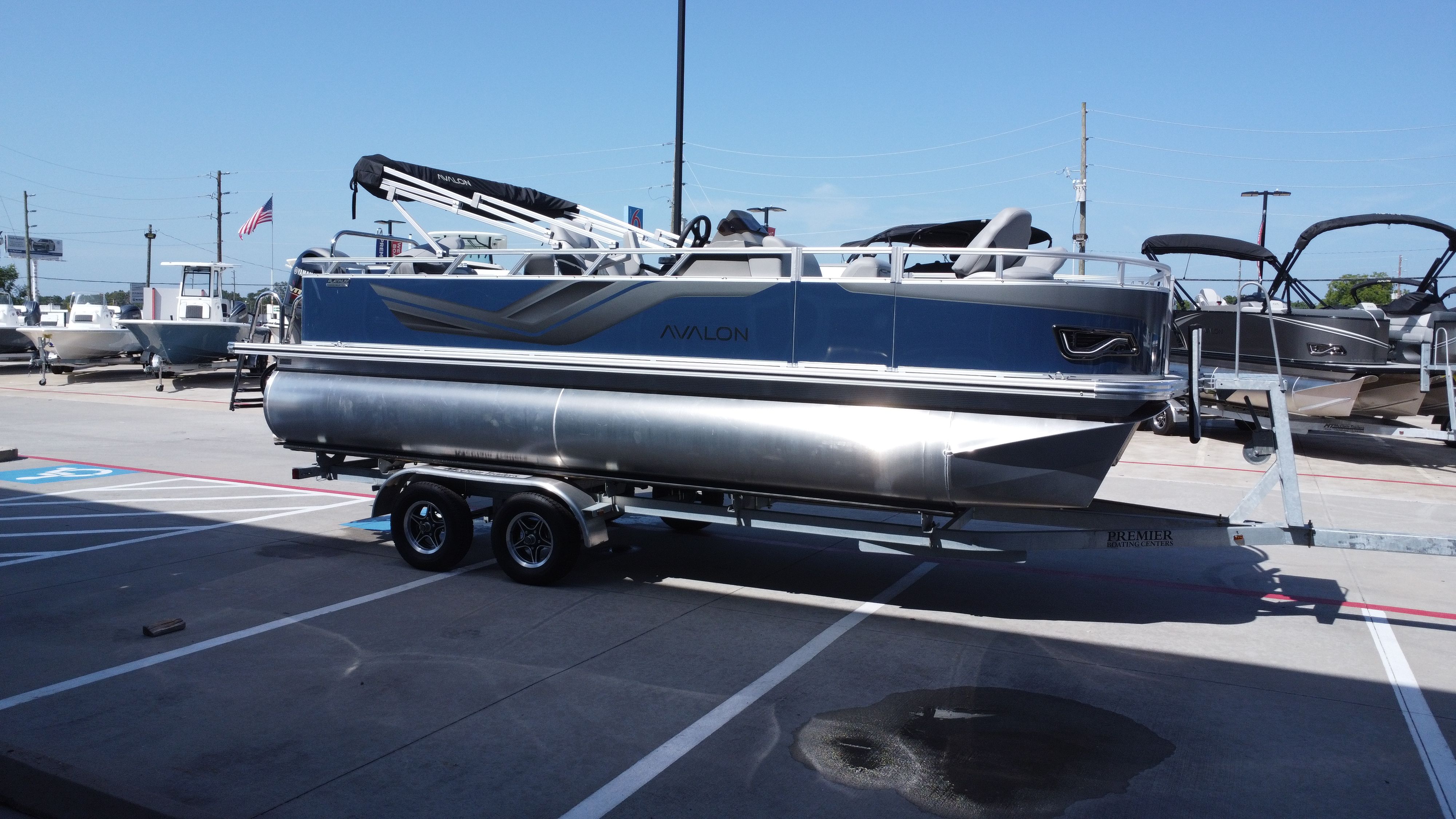 2025 Avalon Venture 85 Rear Fish - 21' - 6