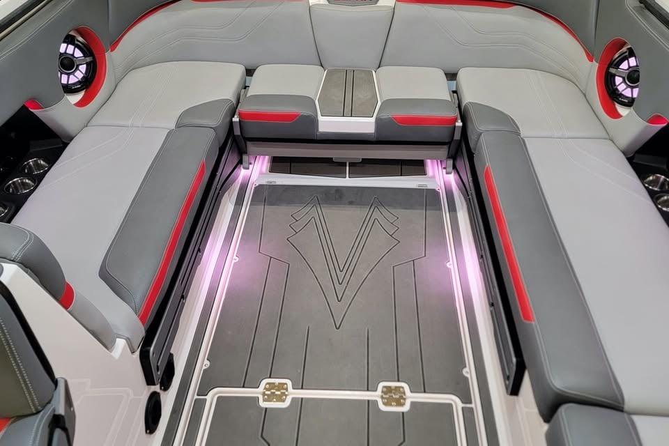 2023 Supra SE 550 boat interior with gray and red seating, stylish design.