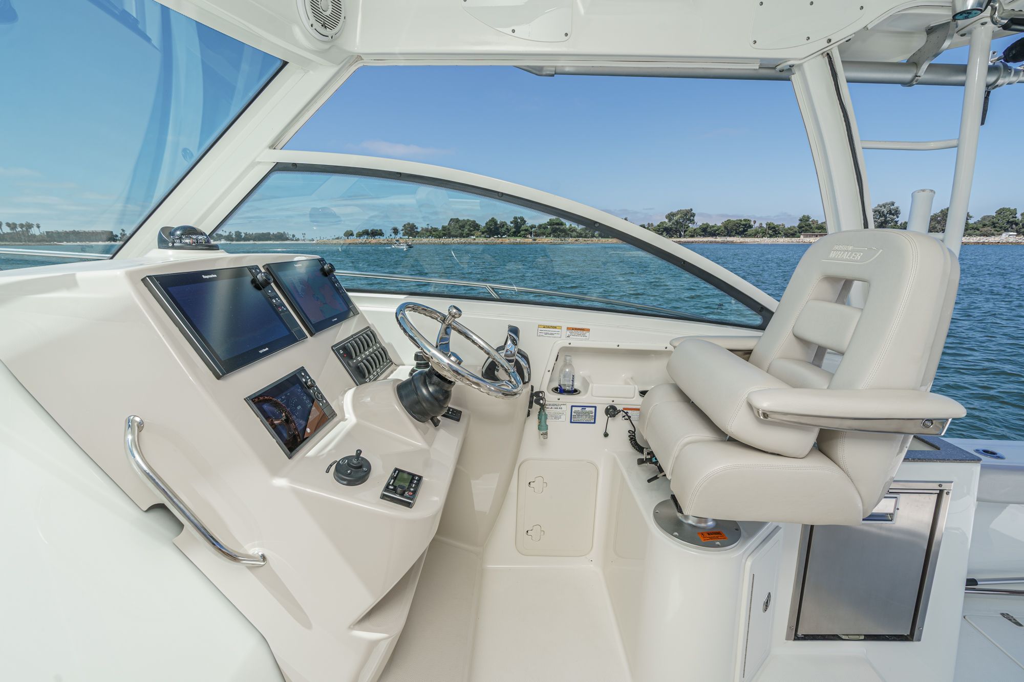 2018 Boston Whaler 315 Conquest - 10
