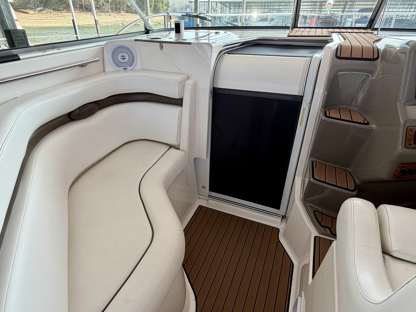2007 Rinker 350 Express Cruiser - Image 21