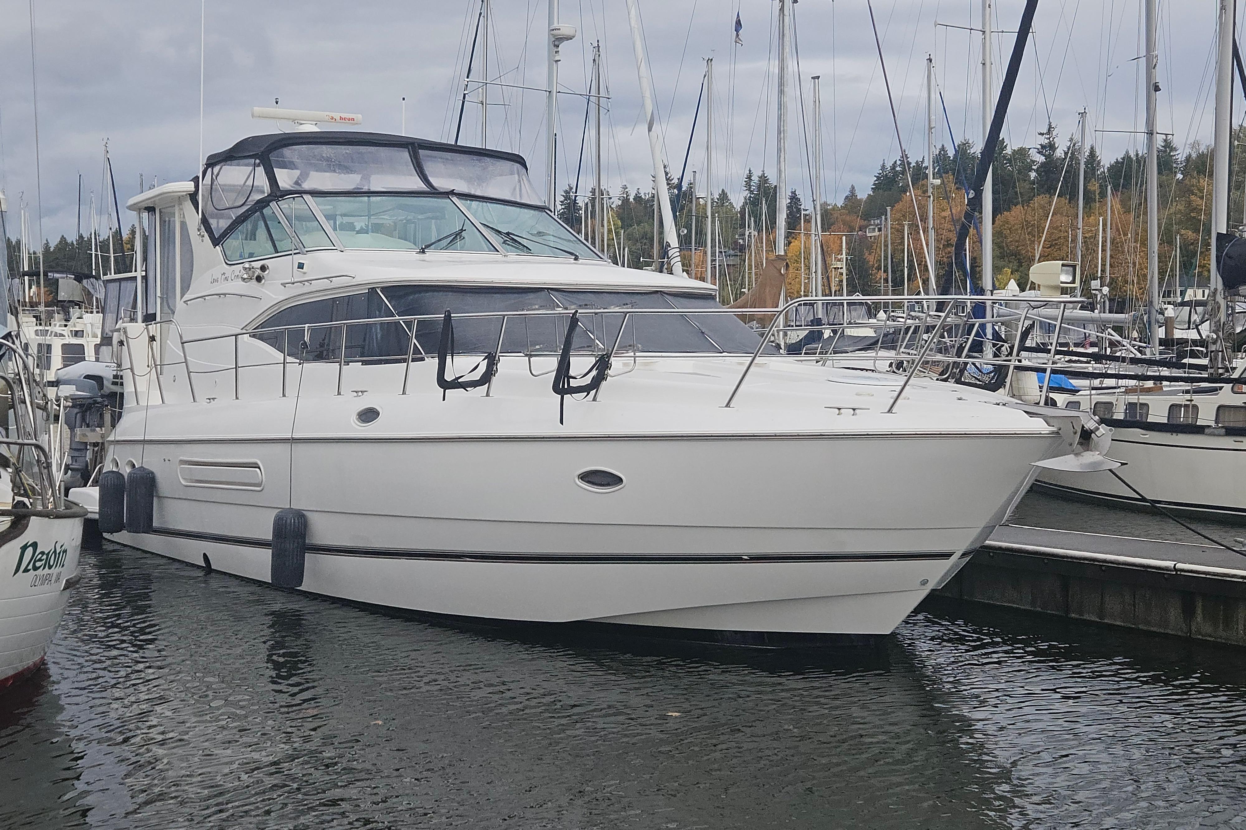 2000 Cruisers Yachts 4450 Express Motoryacht