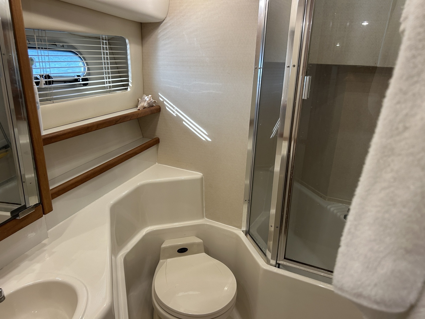 1999 Bayliner 4788 - Image 33