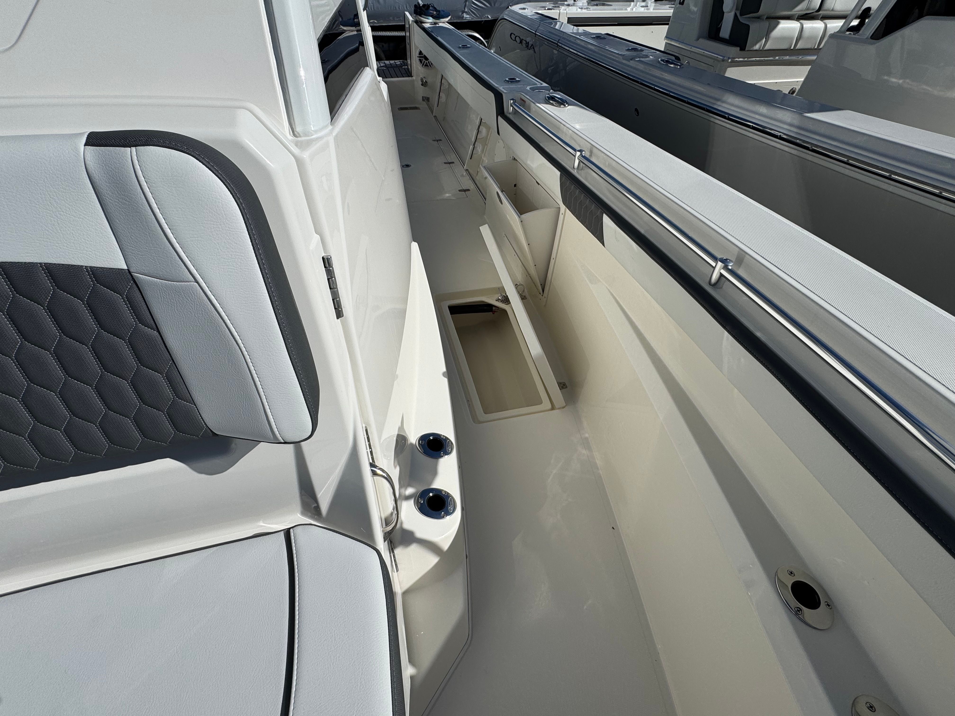 2026 COBIA 305 CC - Image 34