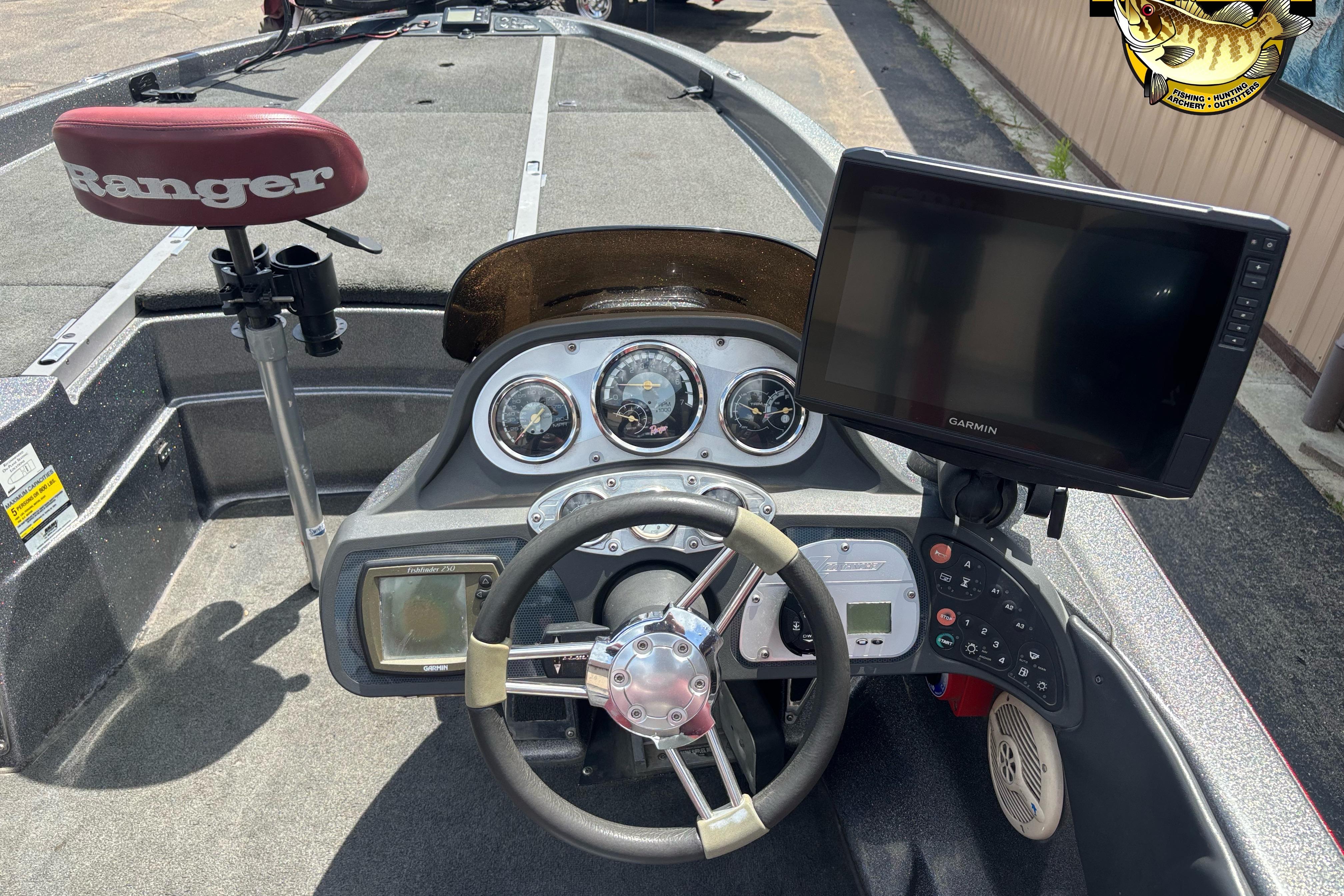 2005 Ranger Z21 Comanche boat dashboard with Garmin display and steering wheel.