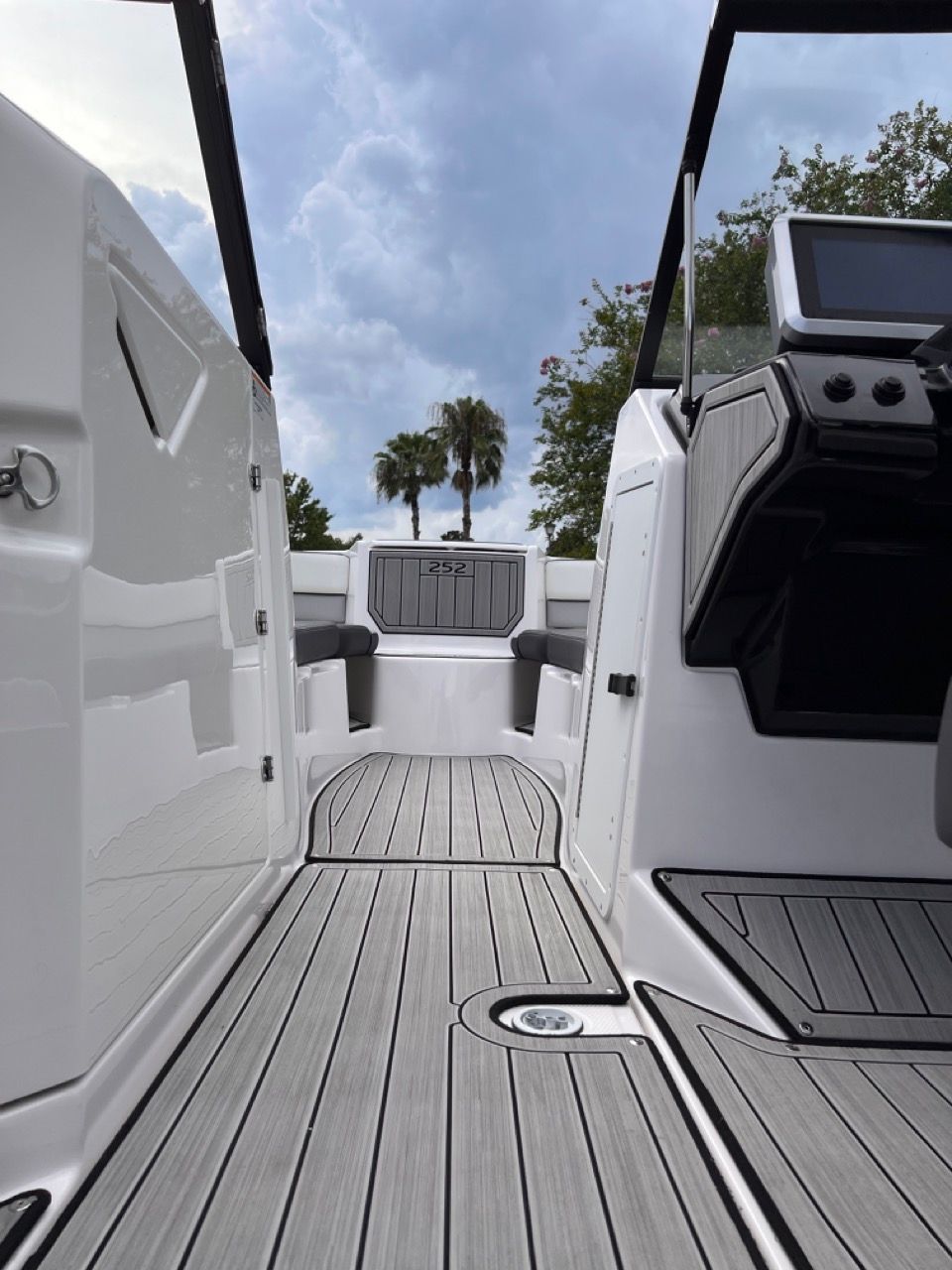 2023 Yamaha Boats 252S - 81