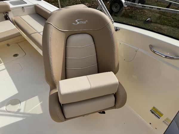 Beige captain's chair on 2025 Scout 215 Dorado boat, featuring sleek design and comfortable seating.