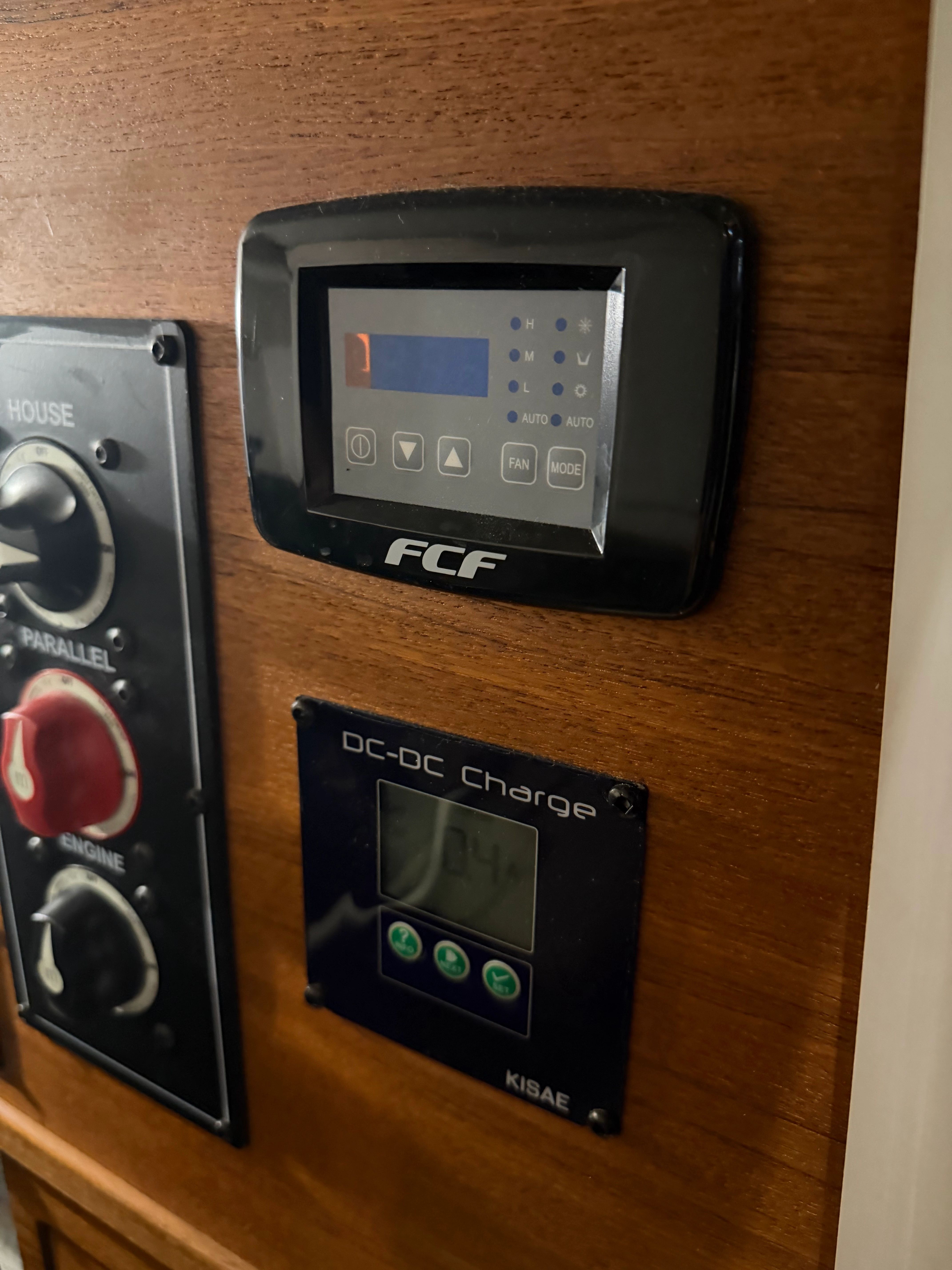 Control panel in Ranger Tugs R-27 boat, year 2023.