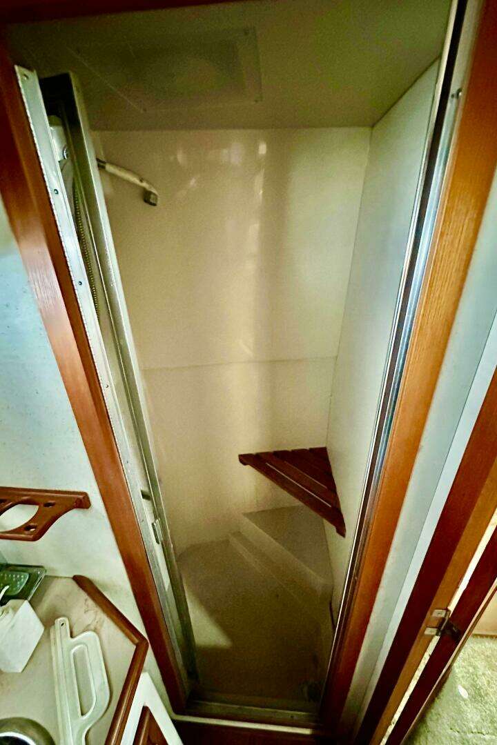 1991 Carver 3807 Aft Cabin - Image 35