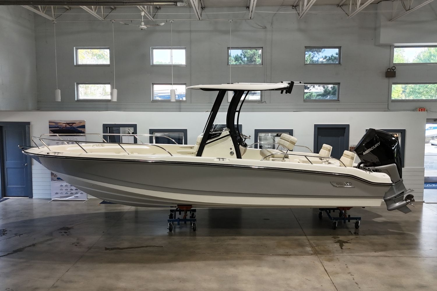 2026 Boston Whaler 250 Dauntless - 2