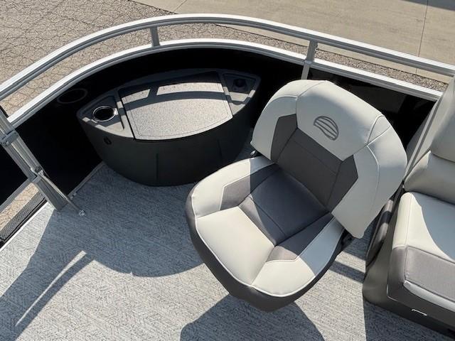2026 Sun Tracker Fishin' Barge 20 DLX boat seat with console and cup holder.