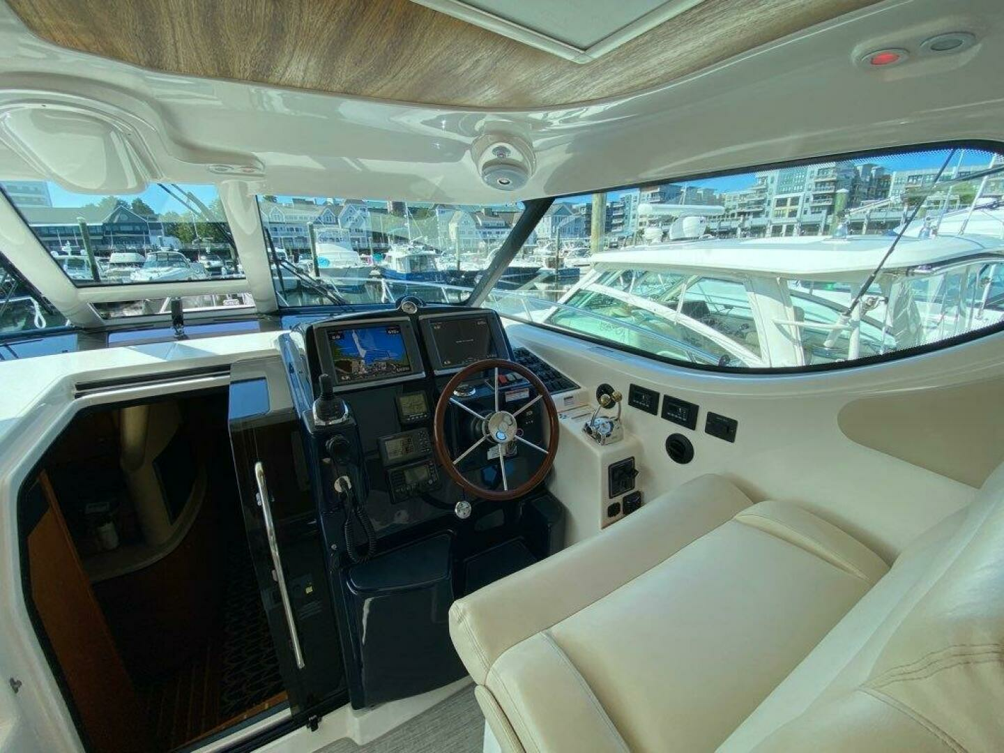 2009 Tiara Yachts 4300 Sovran - Image 32