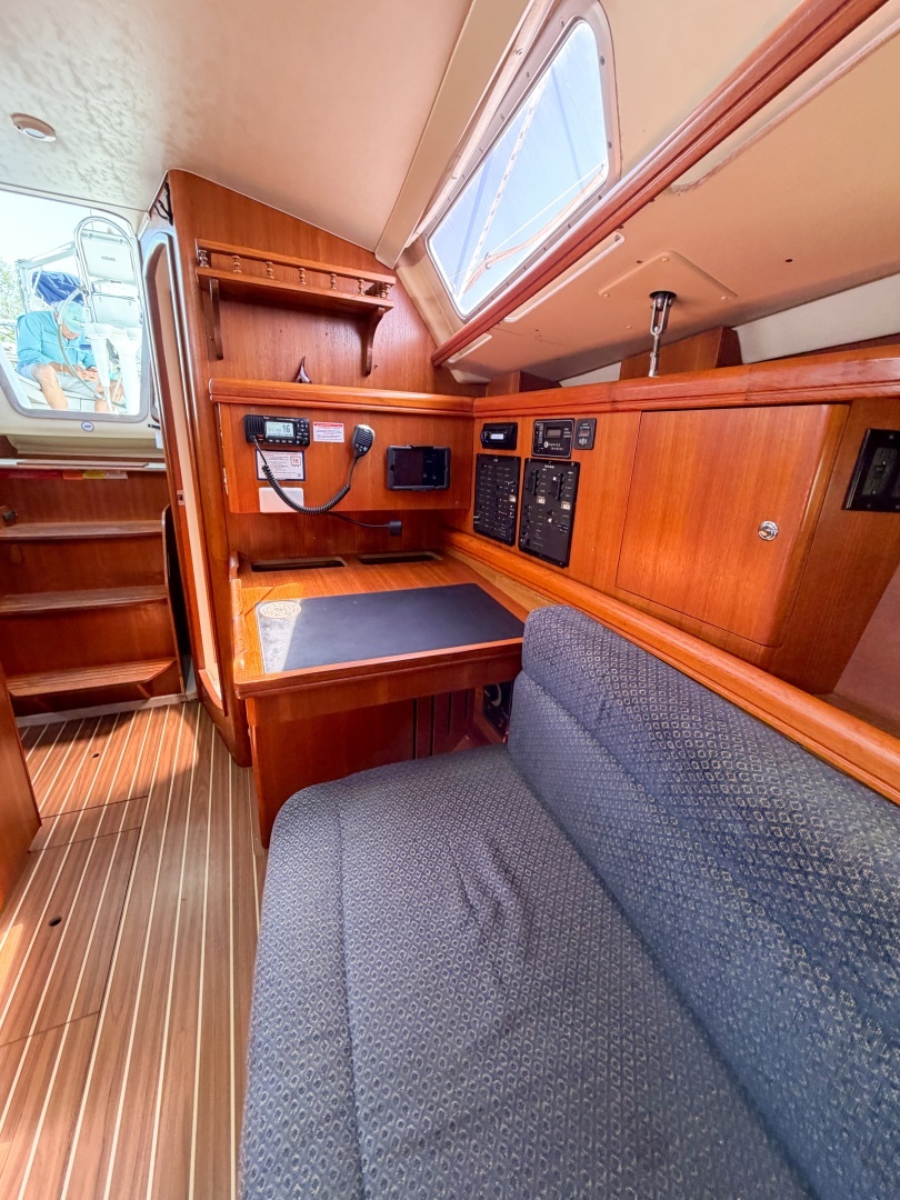 2005 Hunter 36 - Image 61