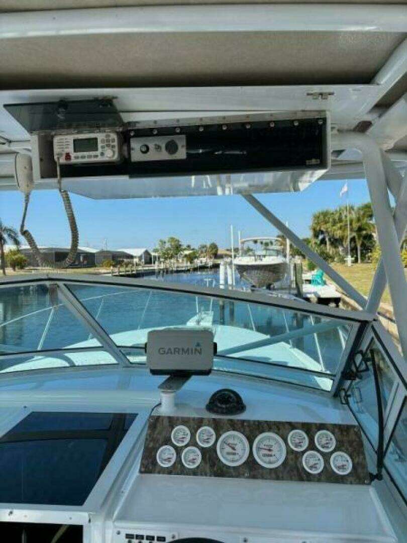 1987 Chris-Craft 284 - Image 4