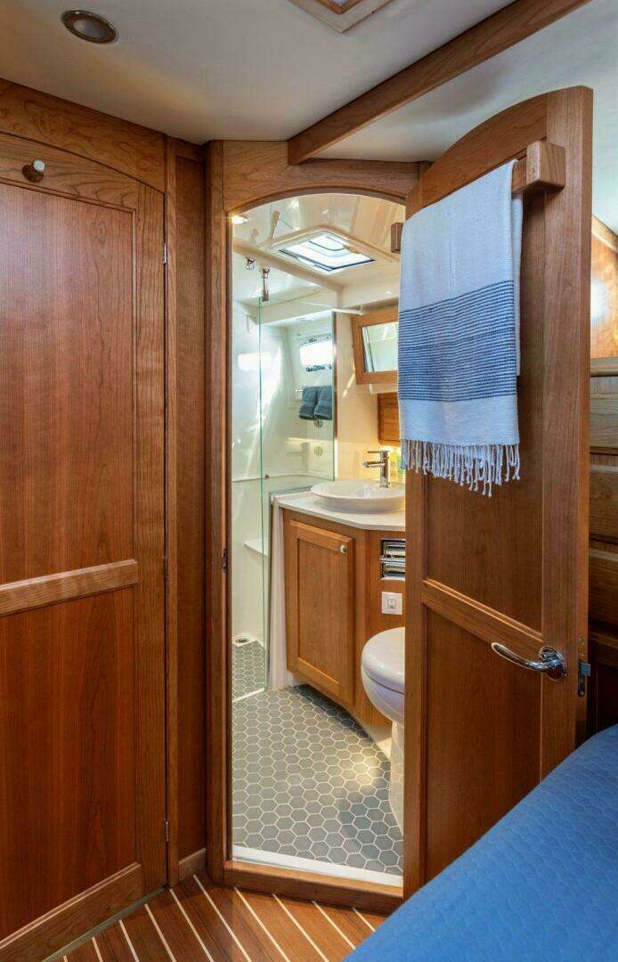 2027 Sabre 43 Salon Express - Image 29