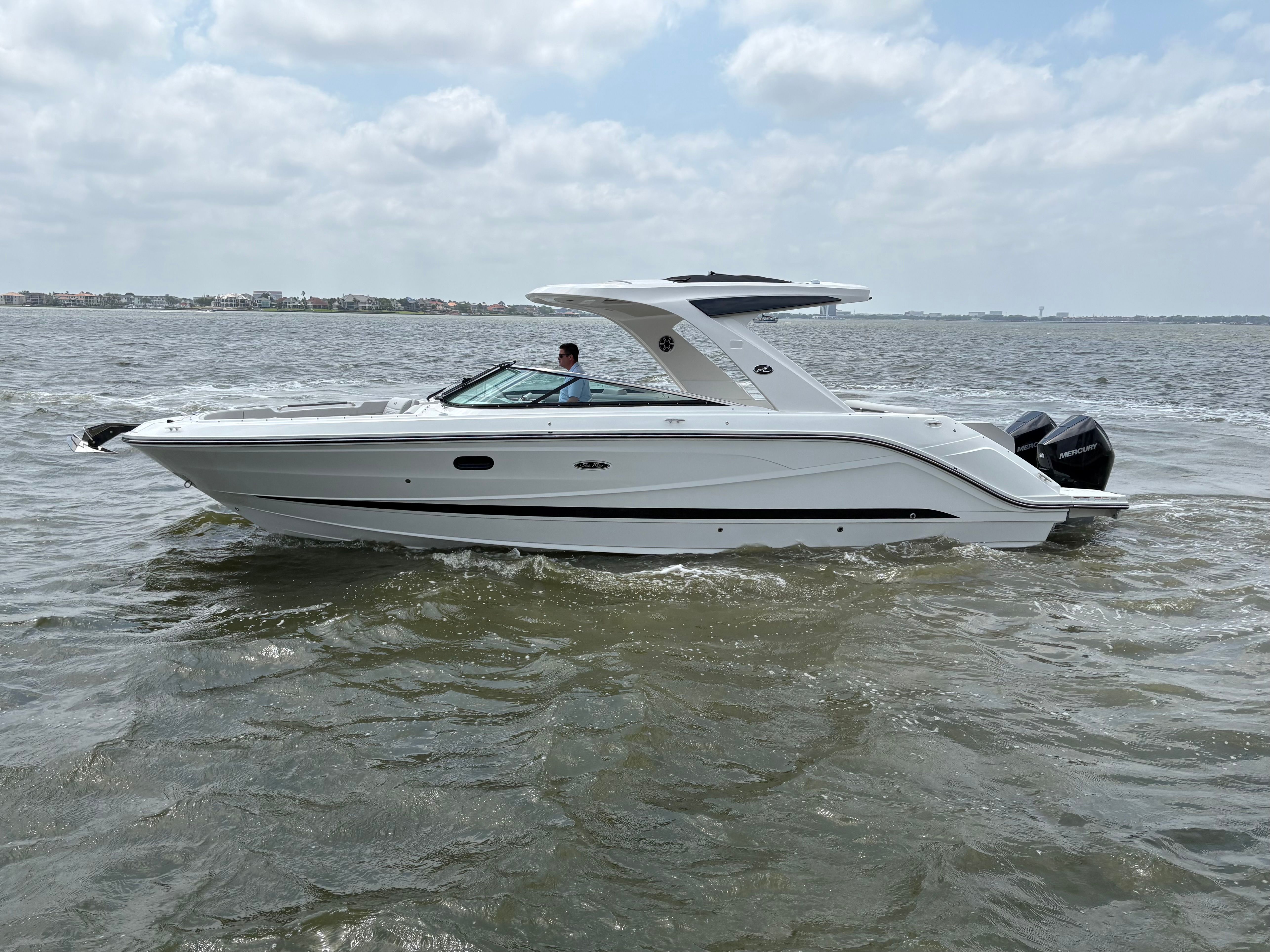 2026 Sea Ray SLX 310 Outboard