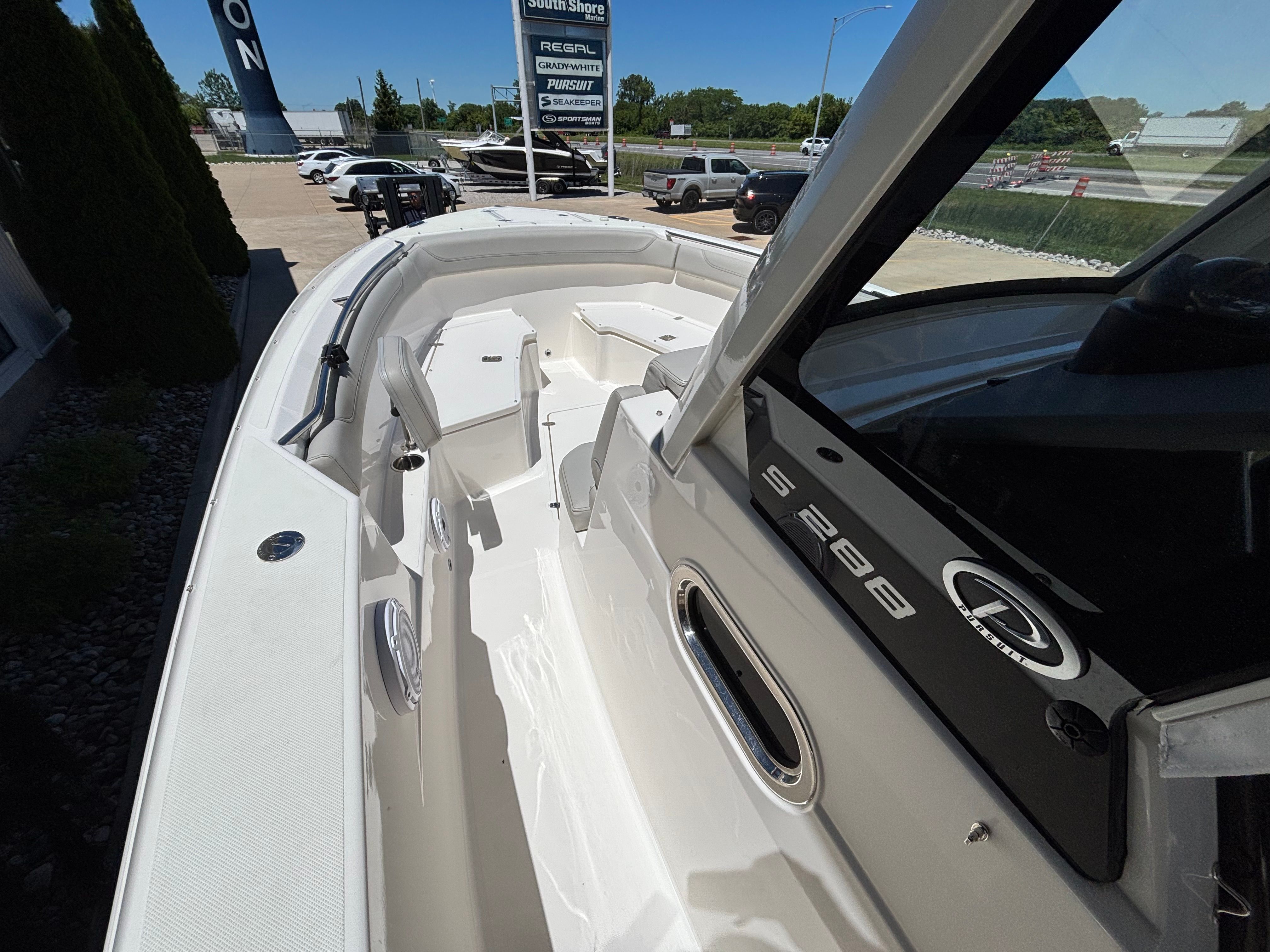 2022 PURSUIT 288 S - Image 10