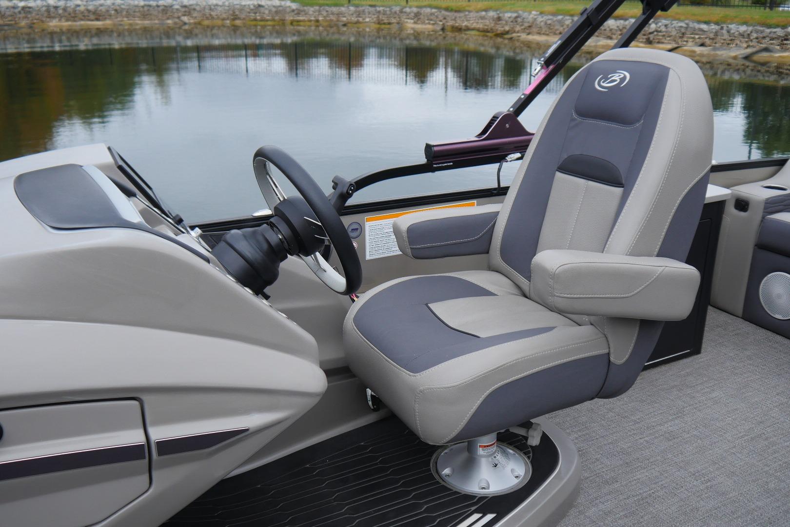 Captain's chair and helm of 2023 Barletta CORSA 25UE pontoon boat.