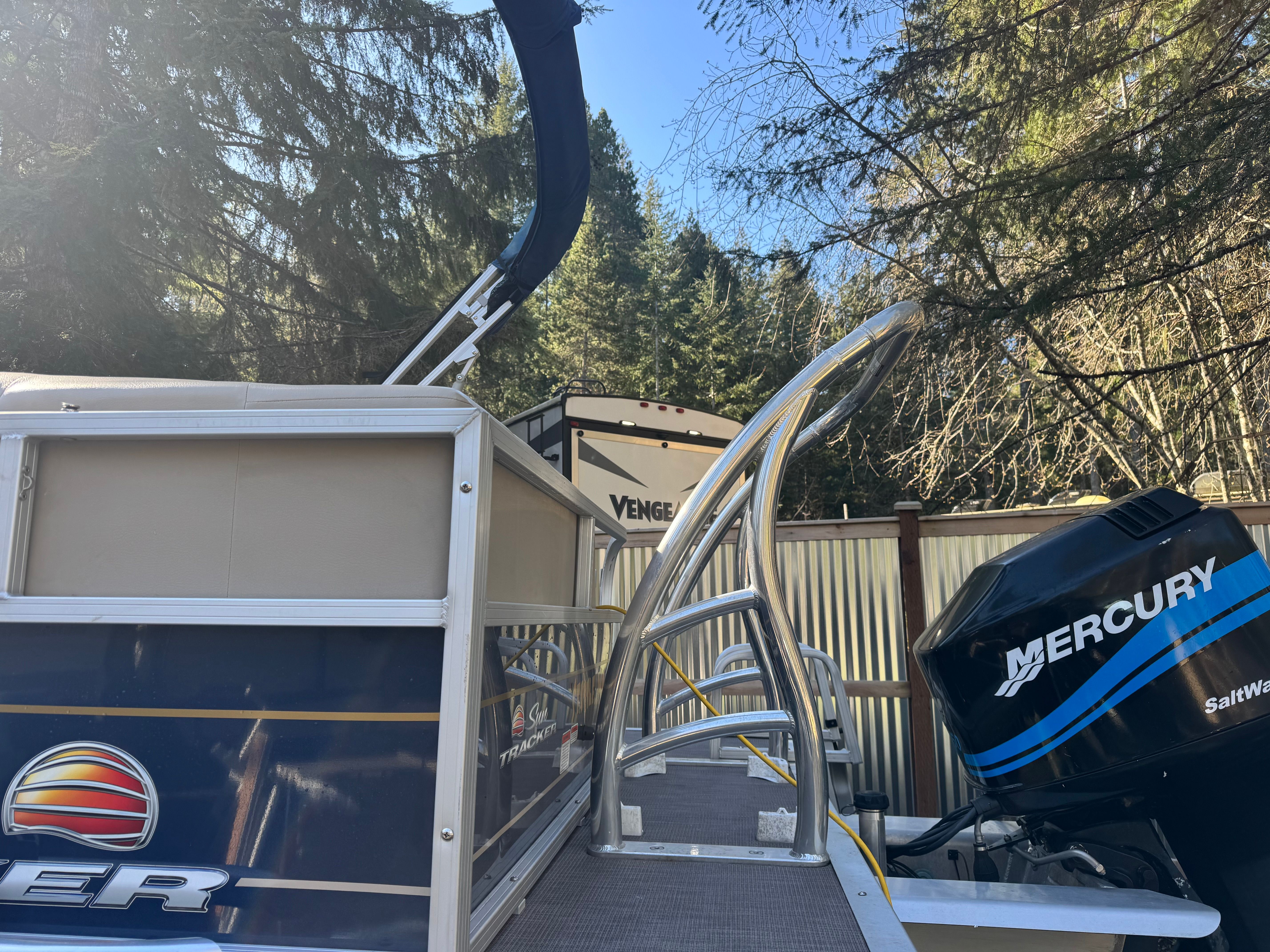 2020 Sun Tracker Party Barge 18 DLX - 5