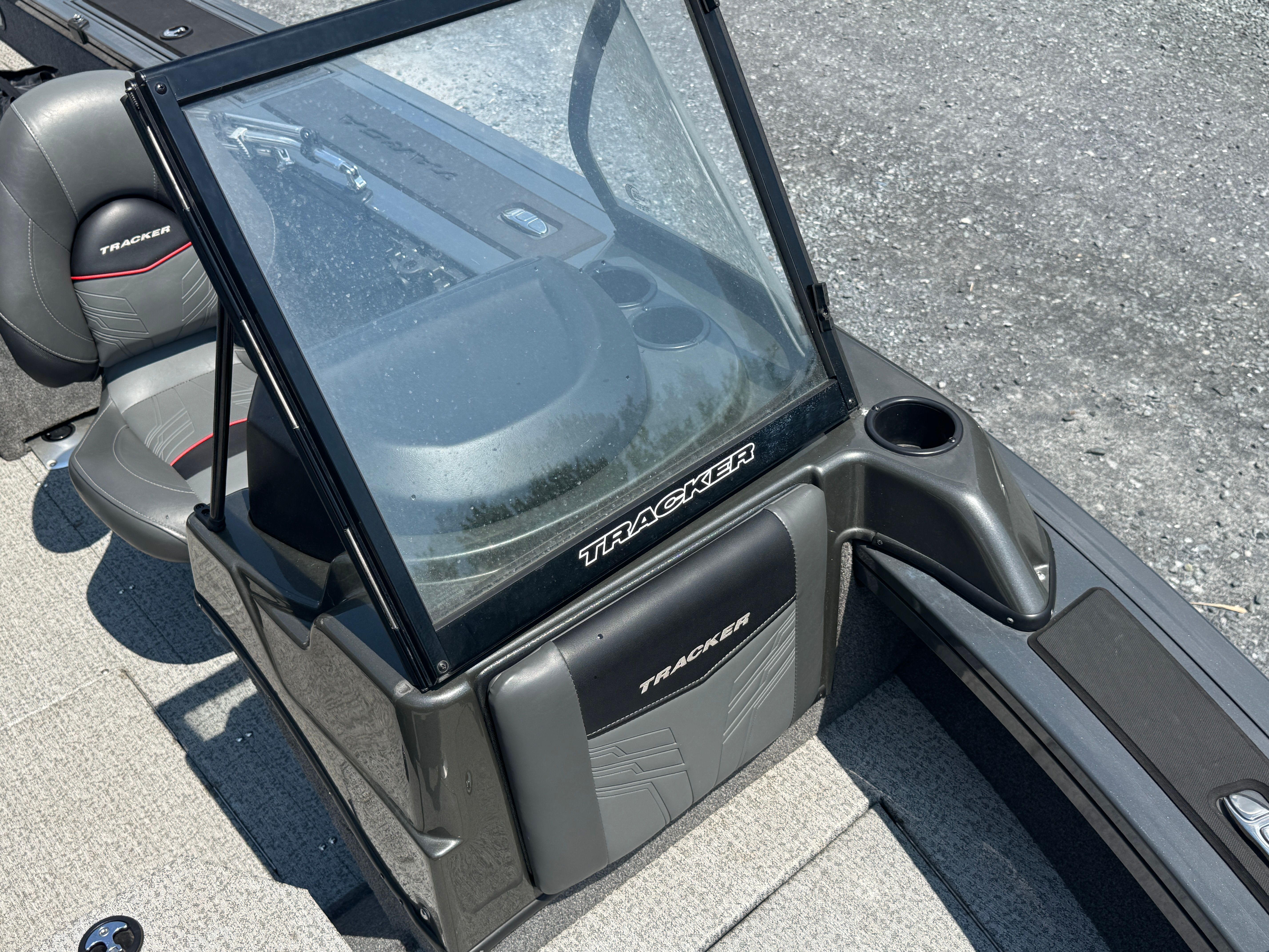 2021 TRACKER TARGA V18 - Image 12