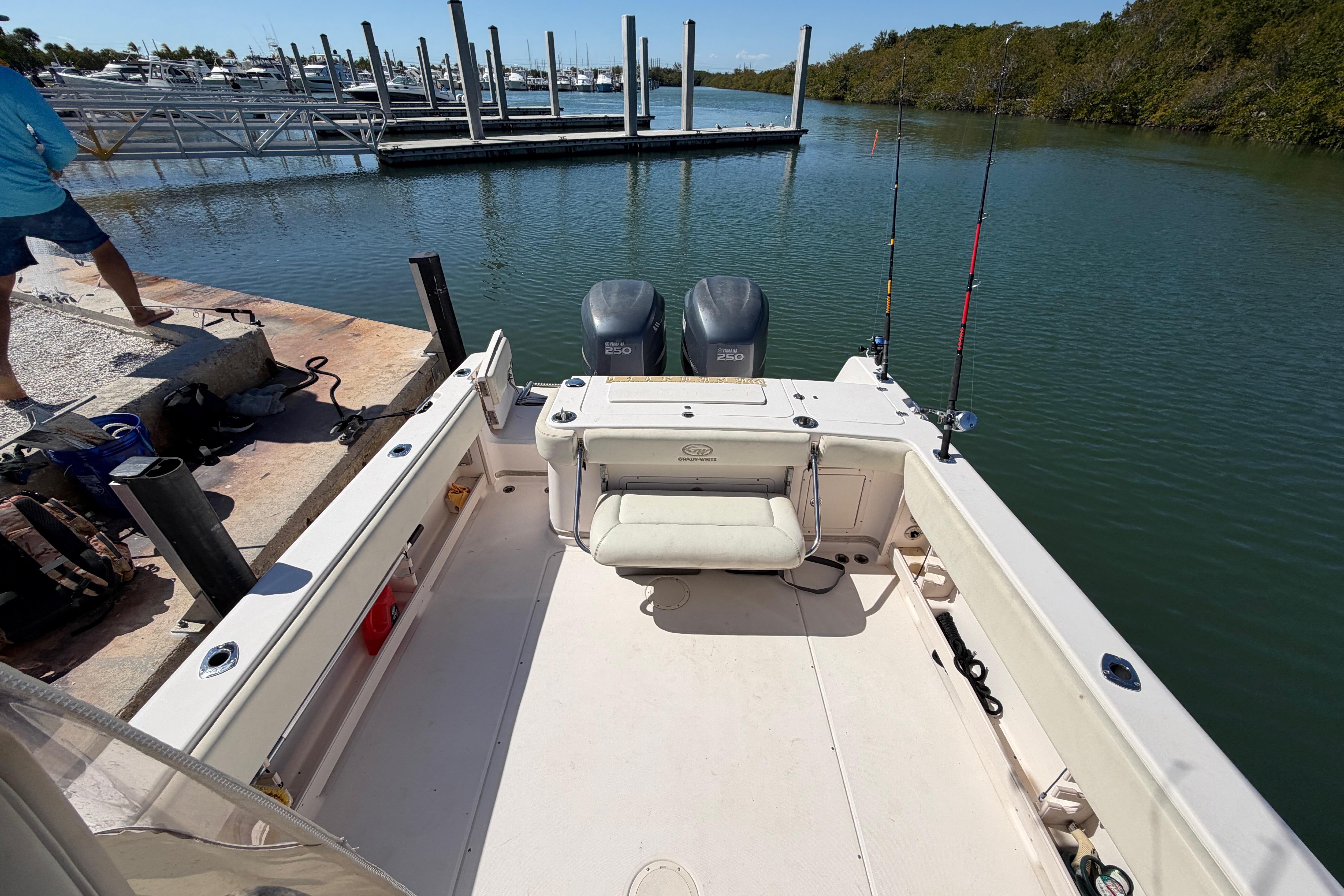 2006 Grady-White Sailfish 282 boat docked, featuring dual engines and fishing rods.