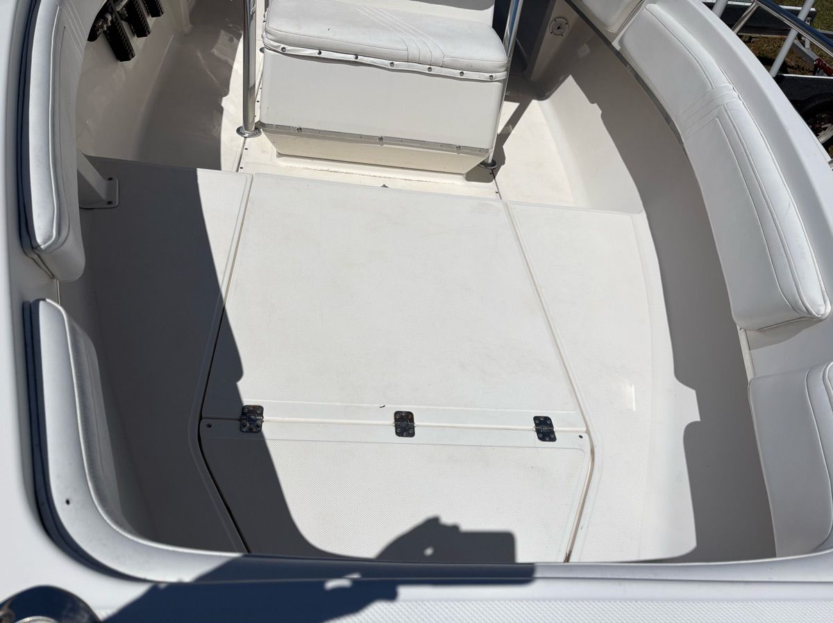 2004 Fountain 23 Center Console - 6